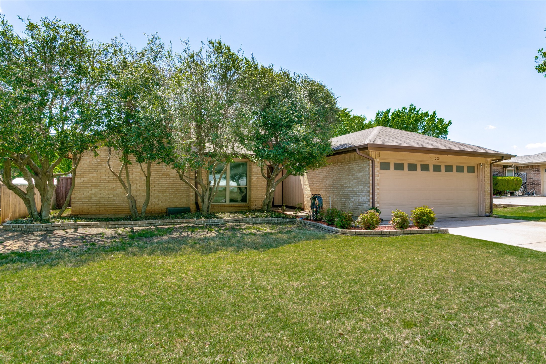 200 Lark Lane Euless TX 76039