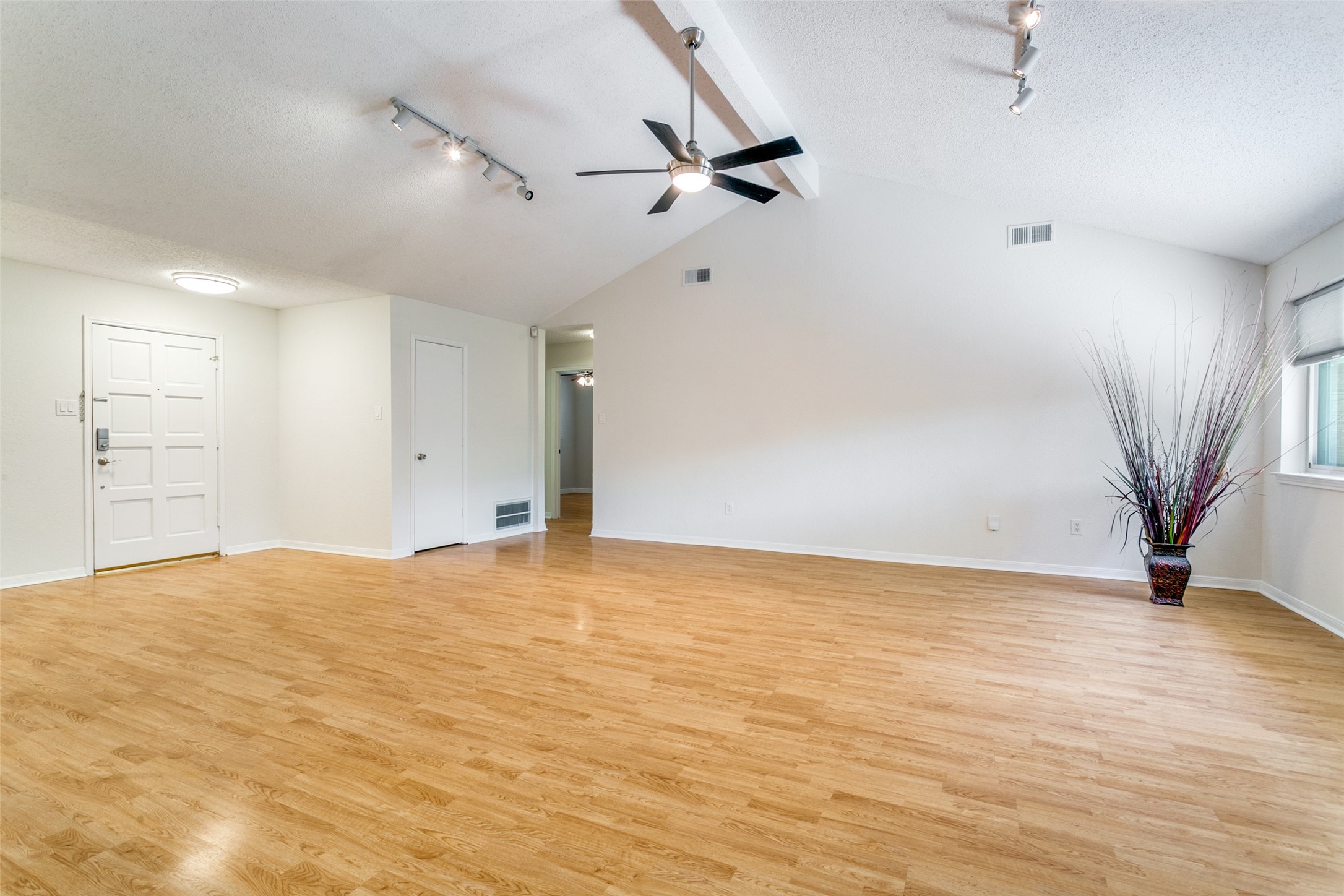 200 Lark Lane Euless TX 76039