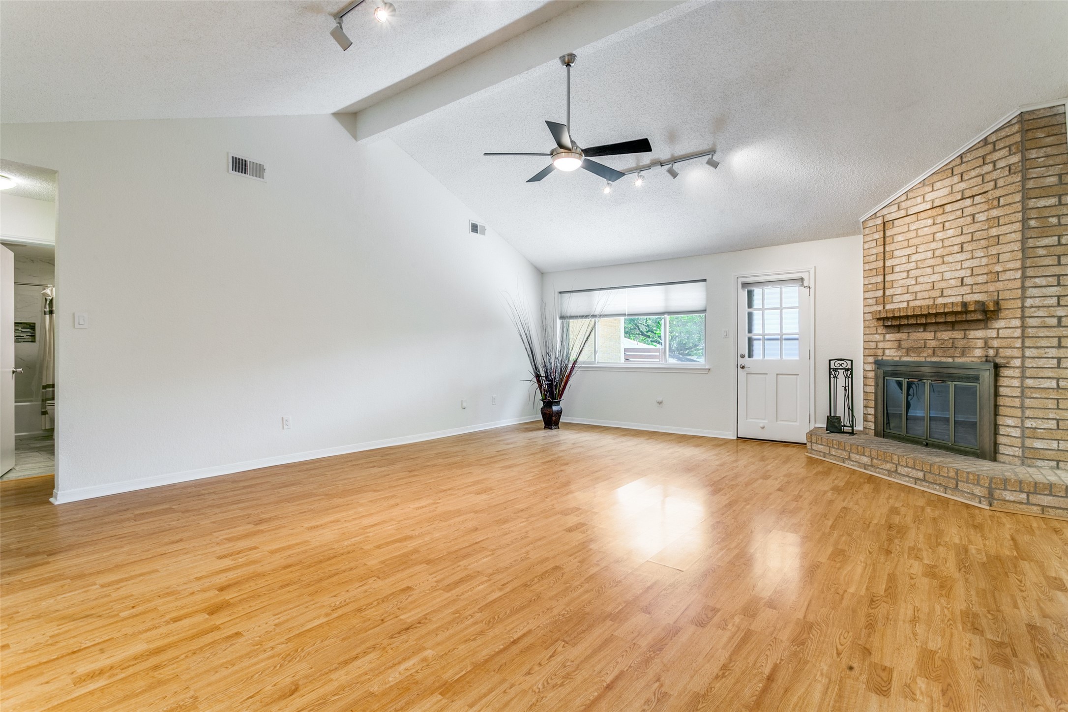 200 Lark Lane Euless TX 76039