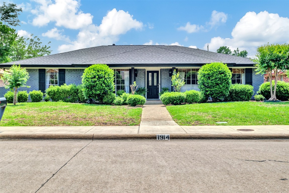 1914 Kentwood Lane Carrollton TX 75007