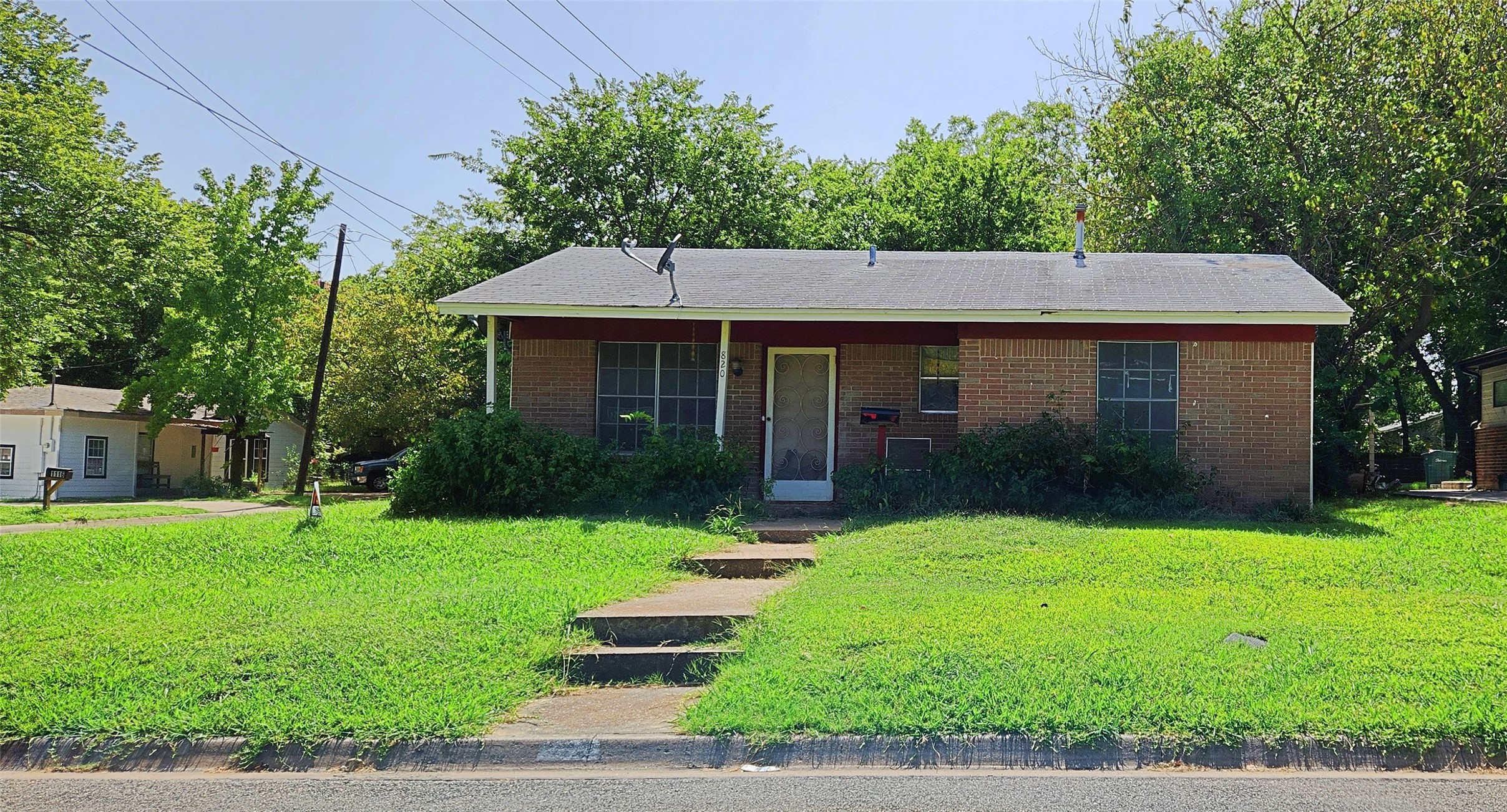 820 S Charles Street Sherman TX 75090