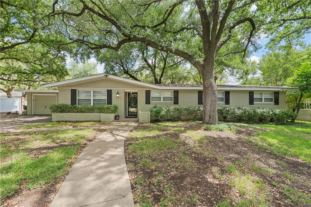 1717 Royal Oaks Drive Waco TX 76710