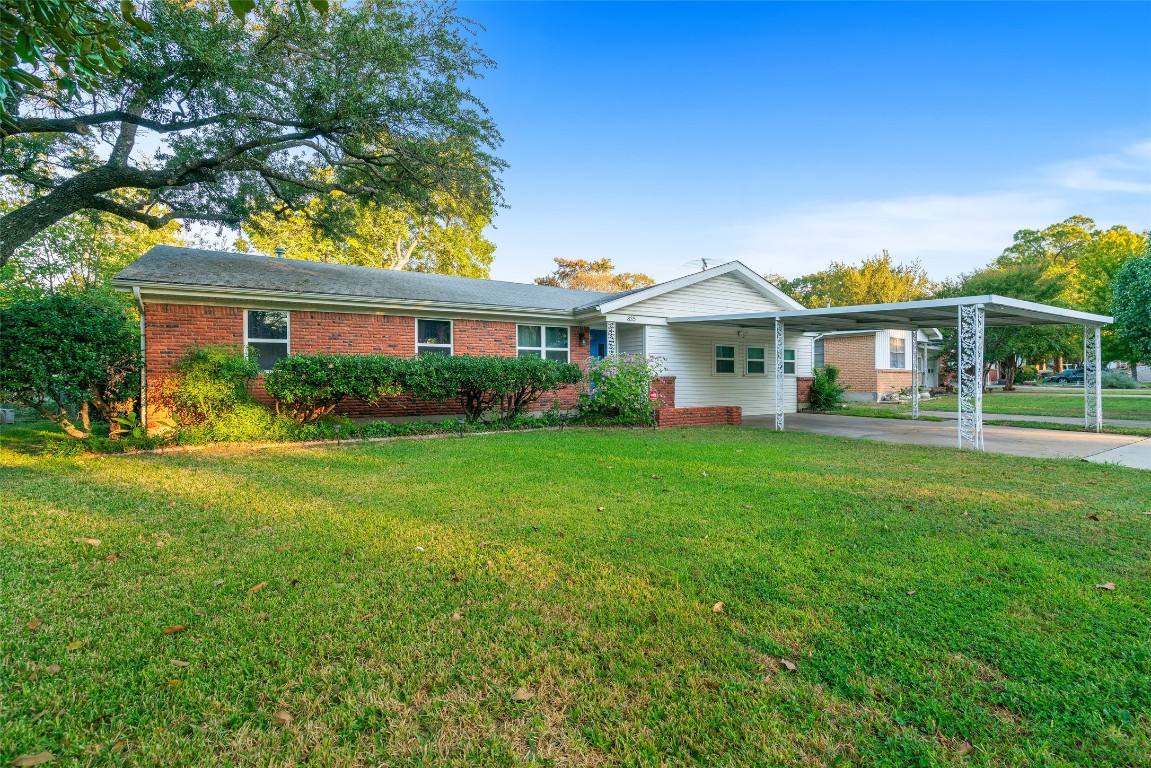835 Dora Street Bedford TX 76022