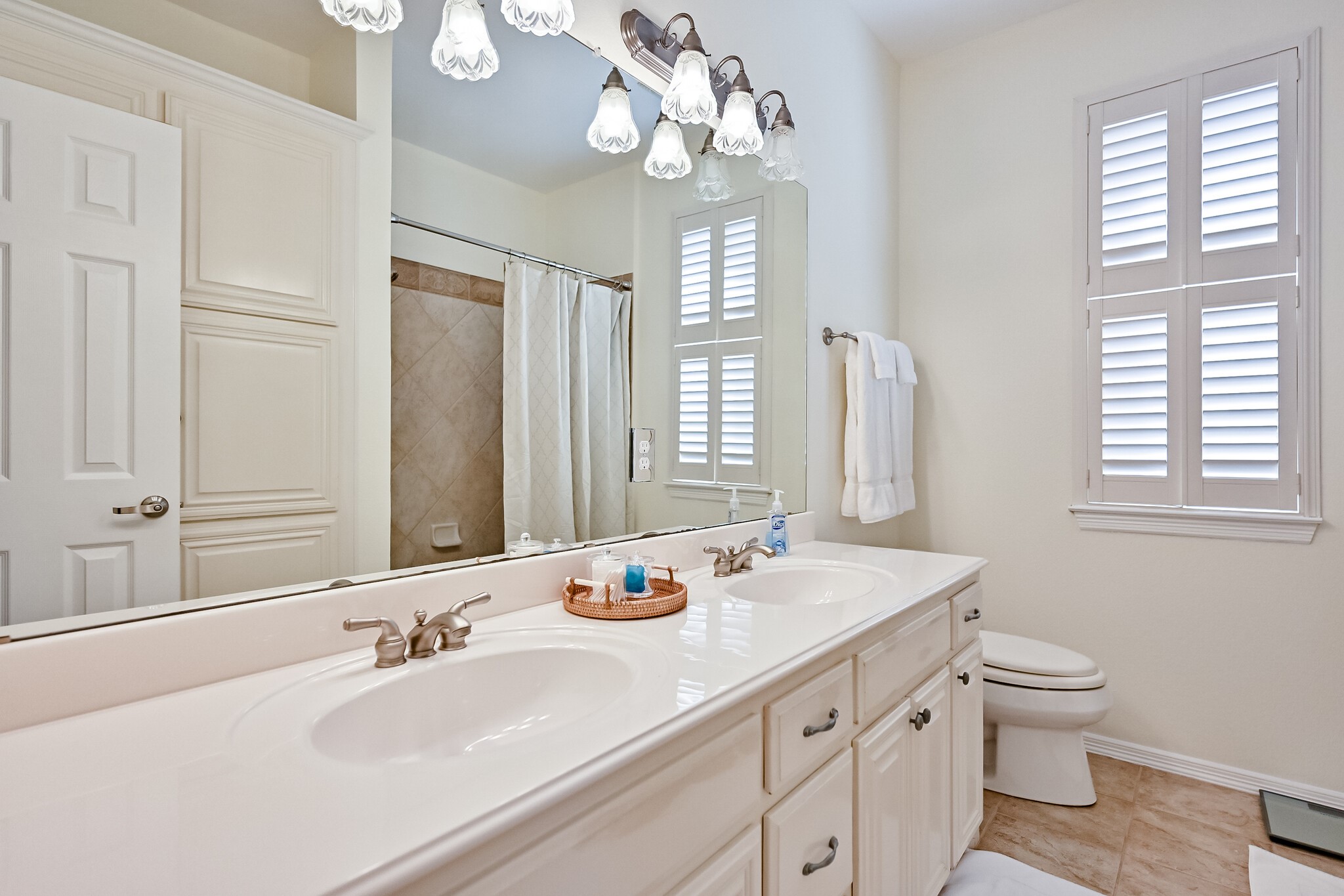 811 Mallard Pointe Drive Grand Prairie TX 75104