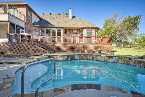 811 Mallard Pointe Drive Grand Prairie TX 75104