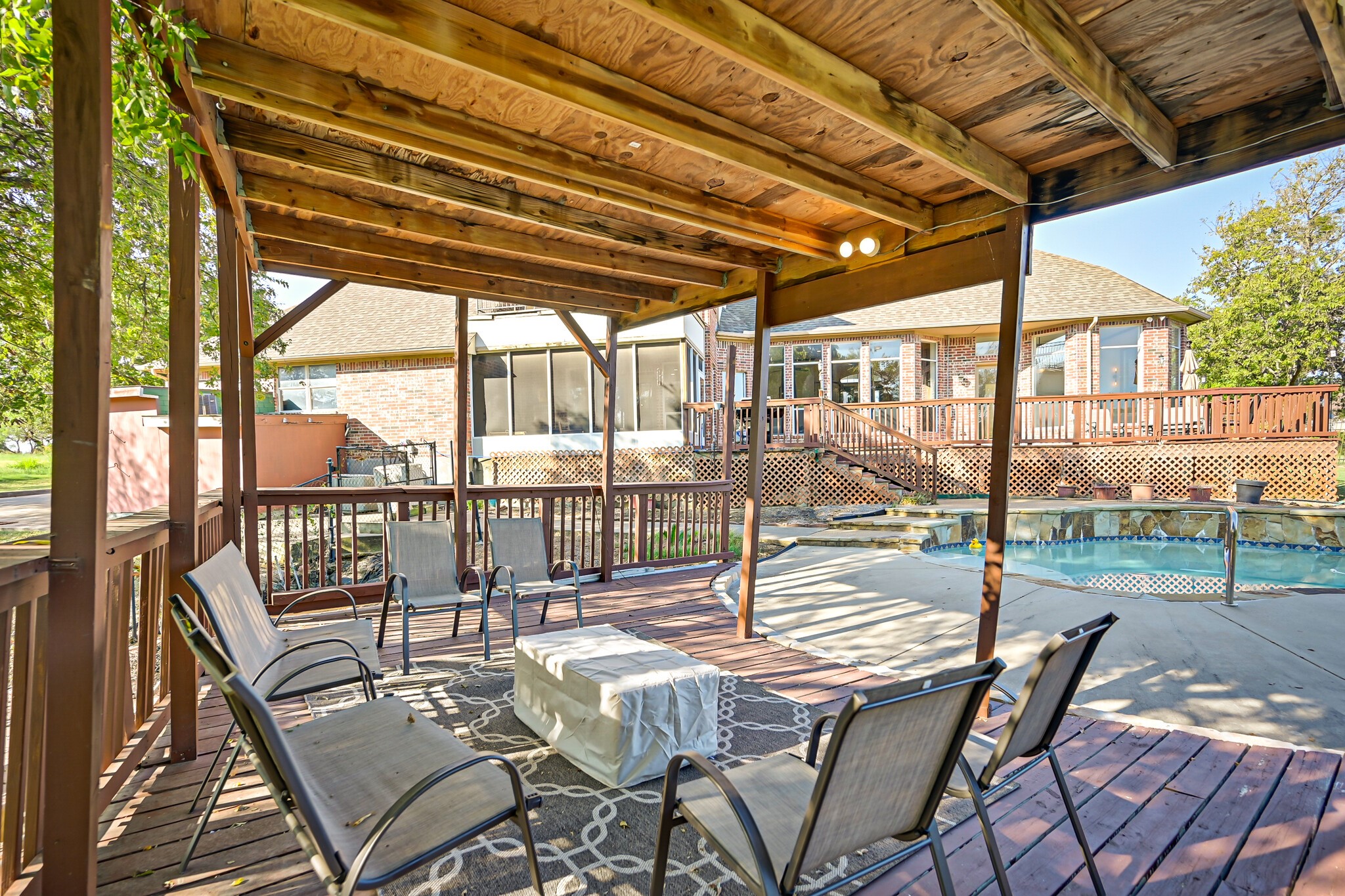 811 Mallard Pointe Drive Grand Prairie TX 75104