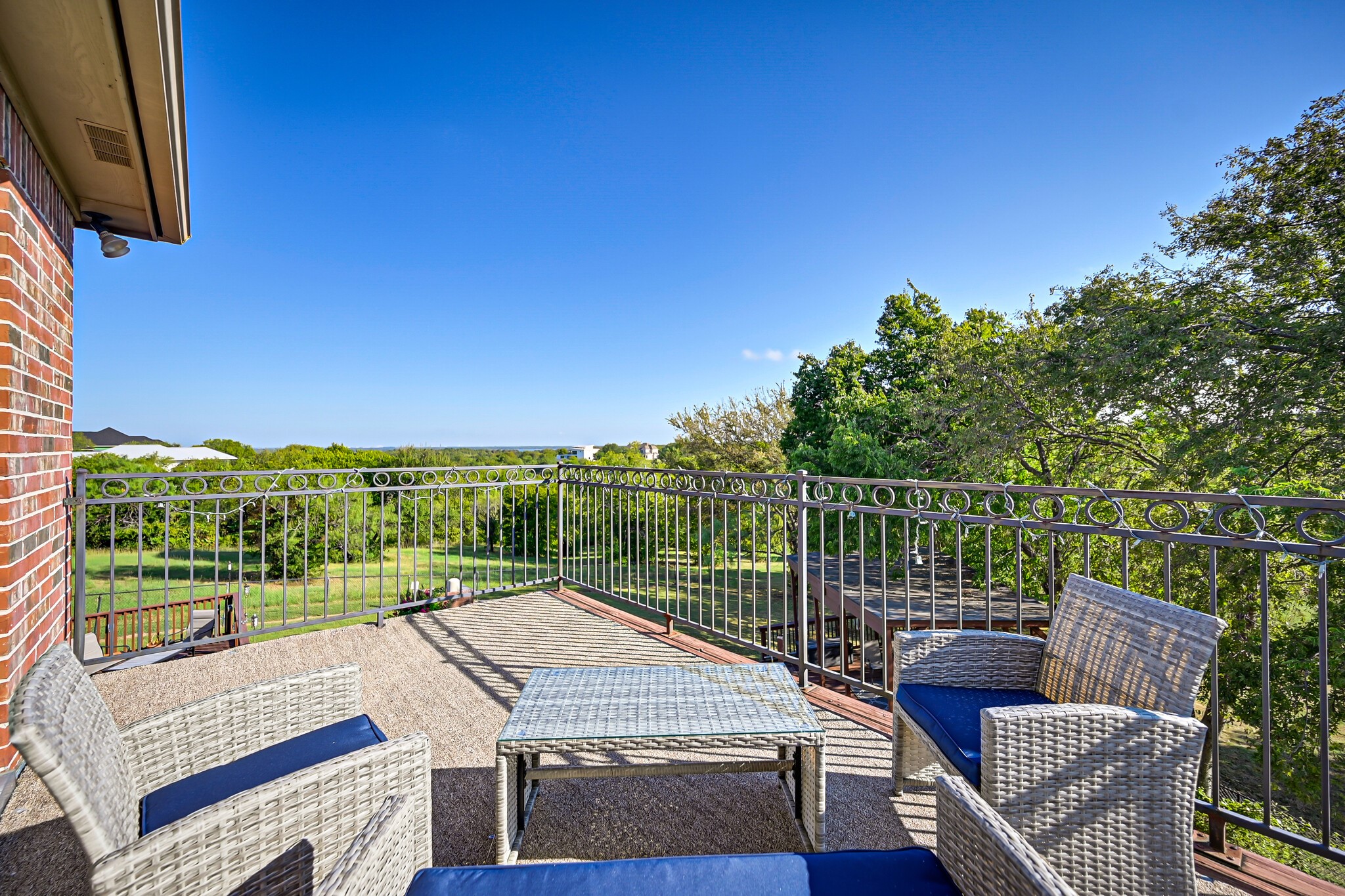 811 Mallard Pointe Drive Grand Prairie TX 75104