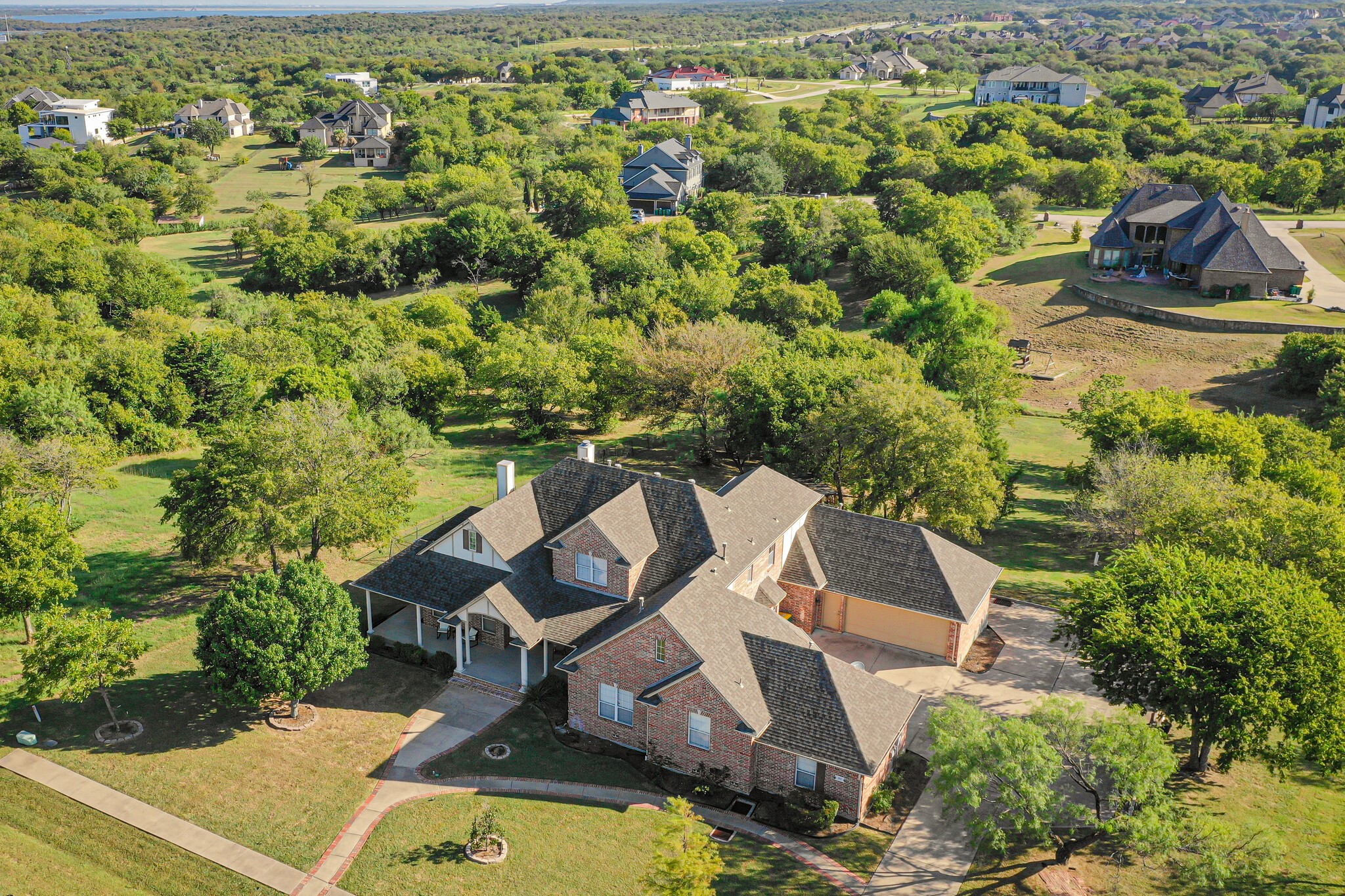 811 Mallard Pointe Drive Grand Prairie TX 75104