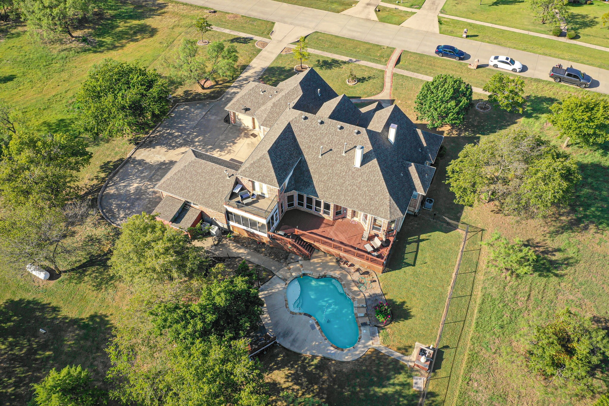 811 Mallard Pointe Drive Grand Prairie TX 75104