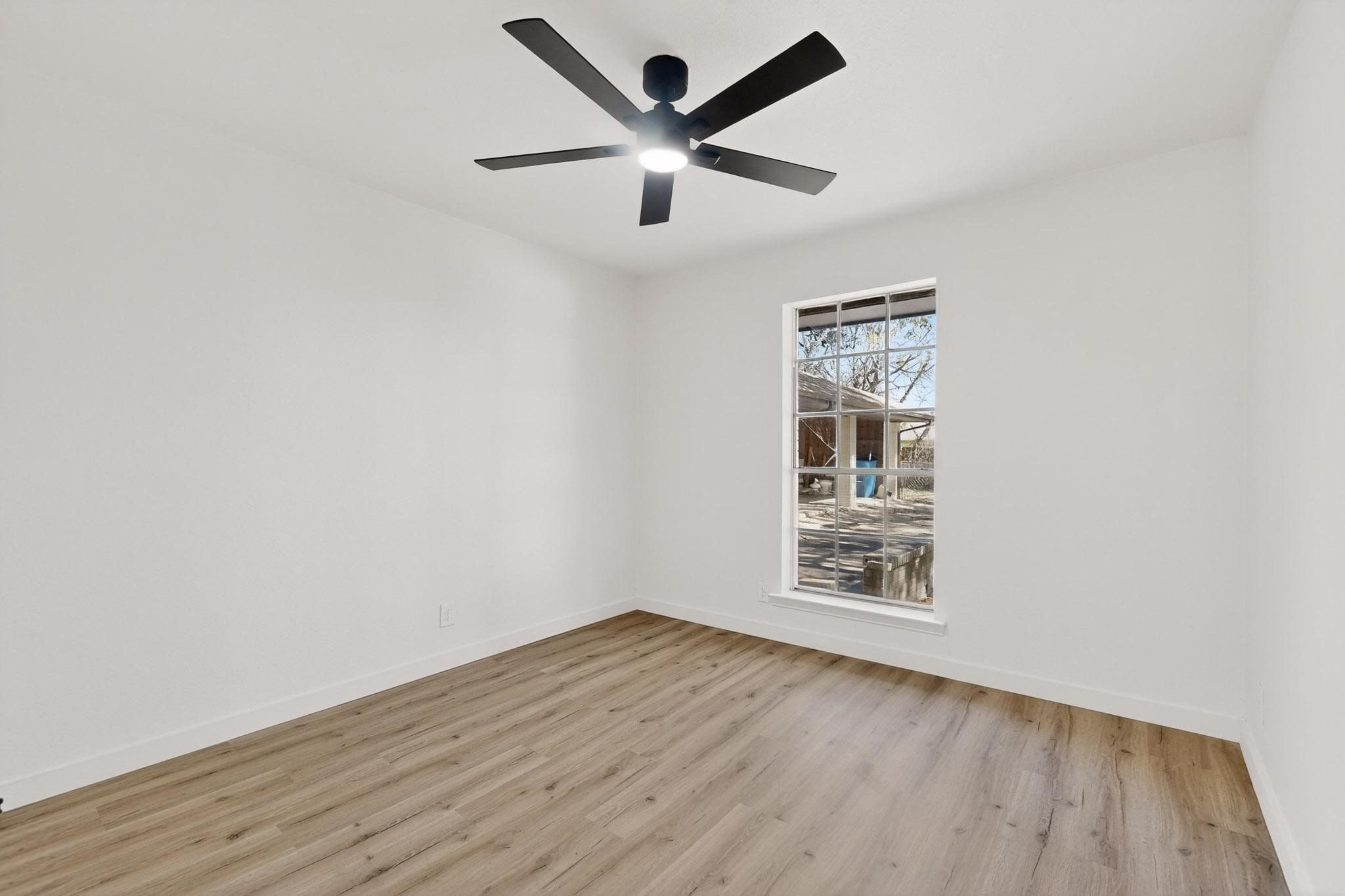 1100 Mount Vernon Street Ennis TX 75119