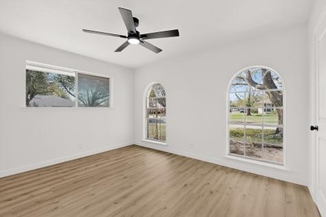 1100 Mount Vernon Street Ennis TX 75119