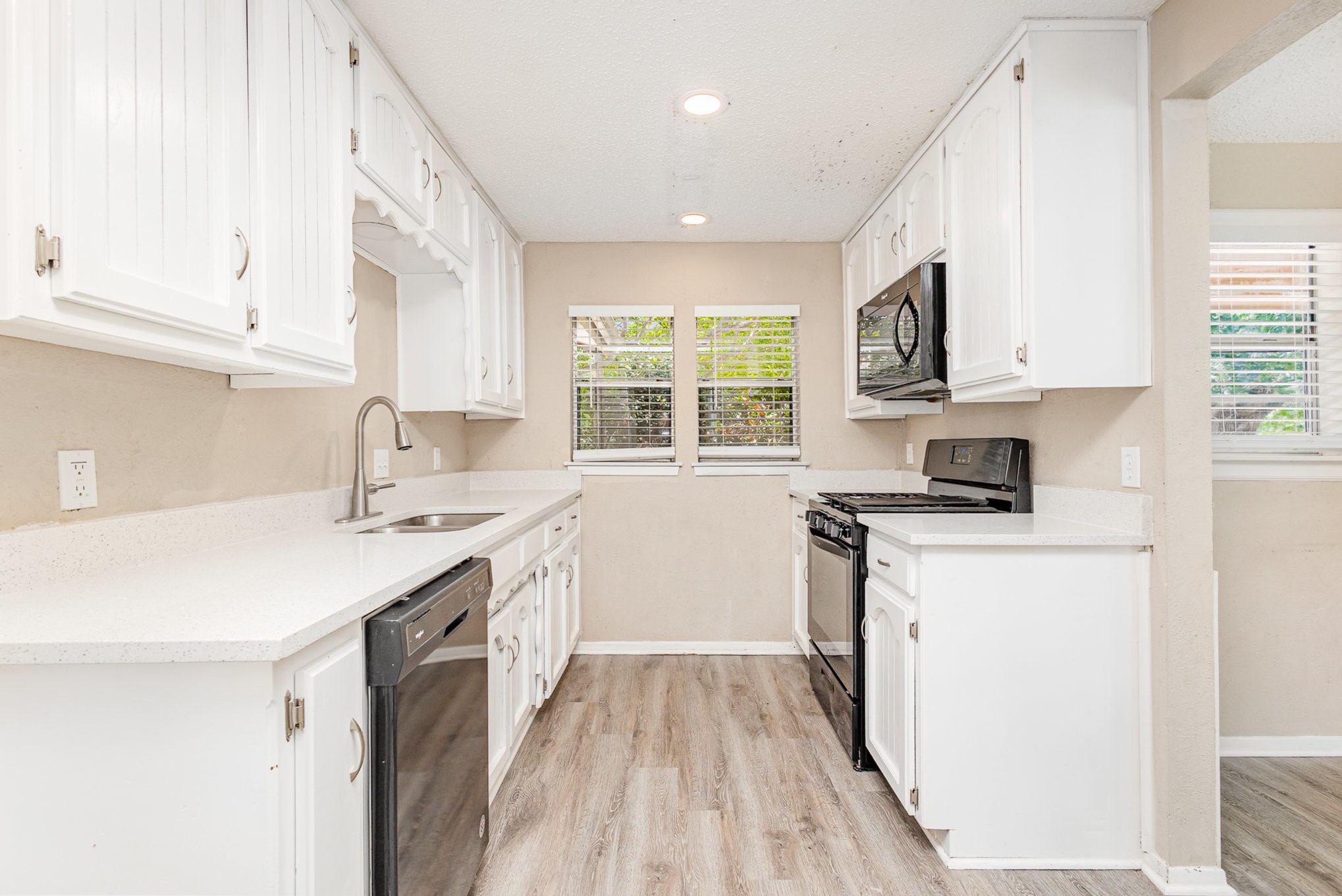 6925 Bennington Drive Watauga TX 76148