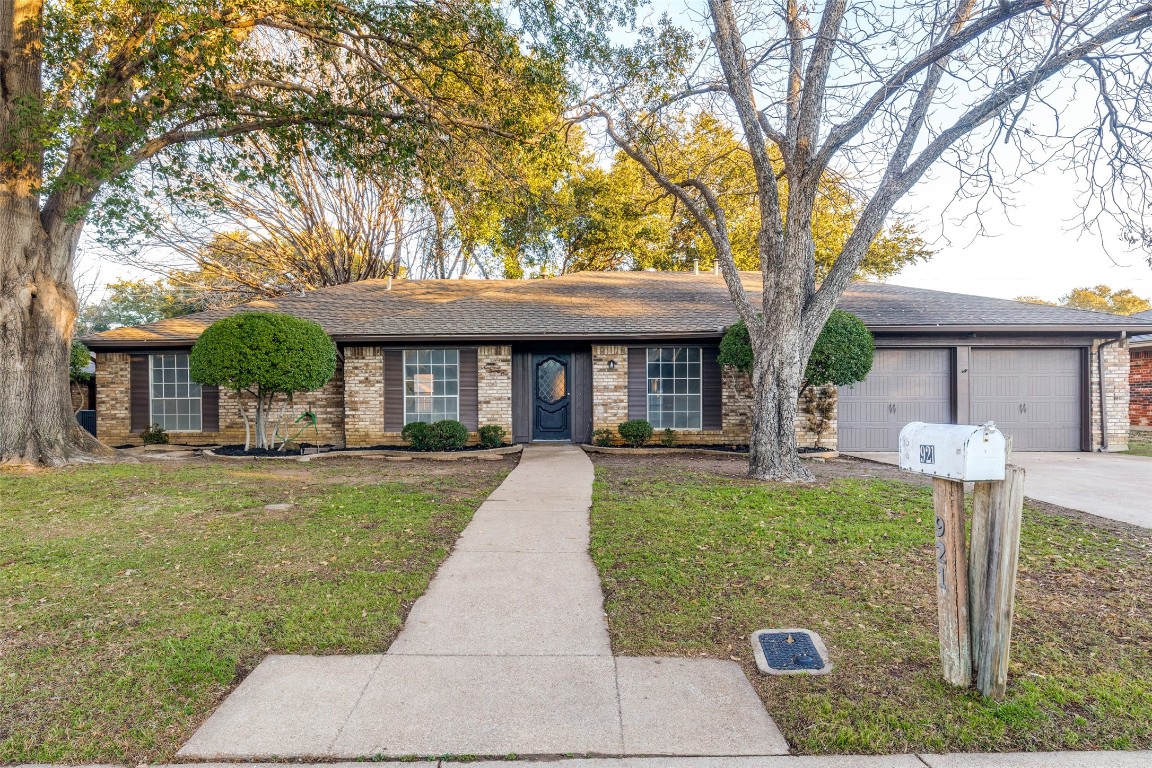 921 Curtis Drive Arlington TX 76012
