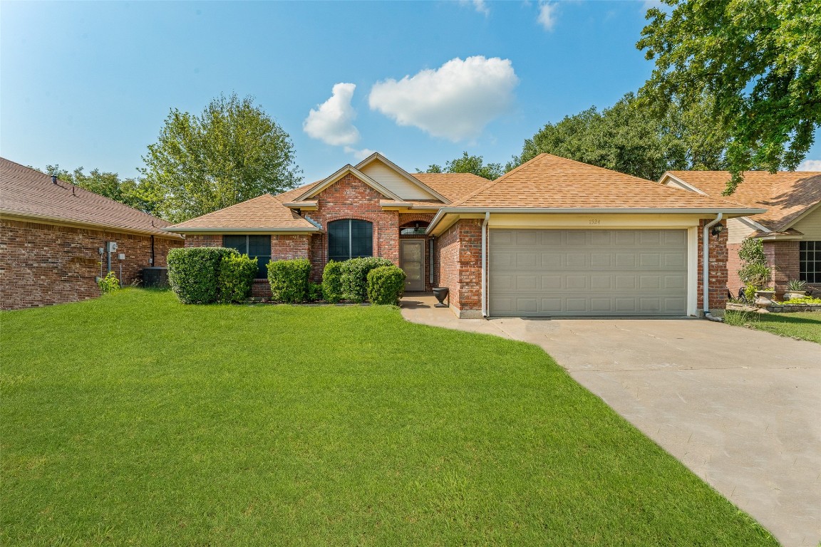 1524 Hayloft Lane Granbury TX 76048