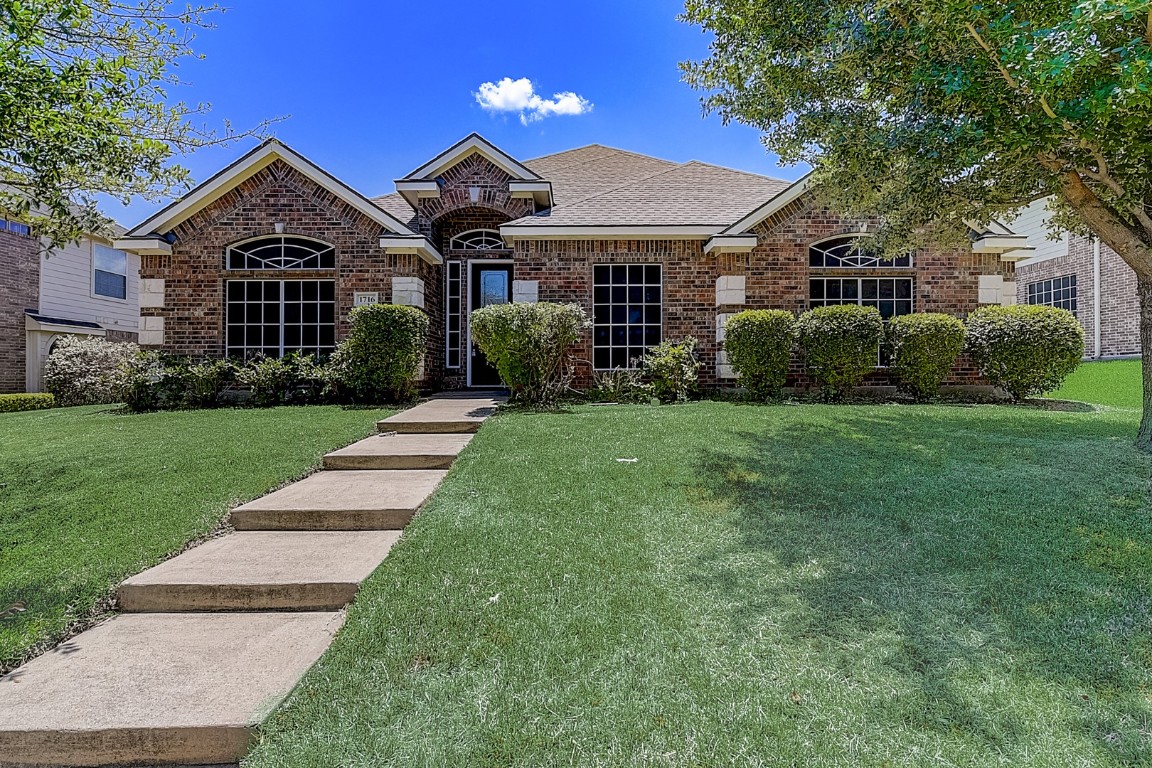 1716 Running River Drive Desoto TX 75115