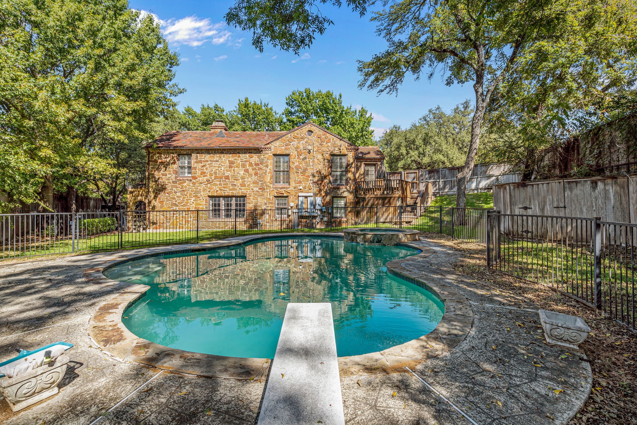 425 Crestwood Drive Fort Worth TX 76107