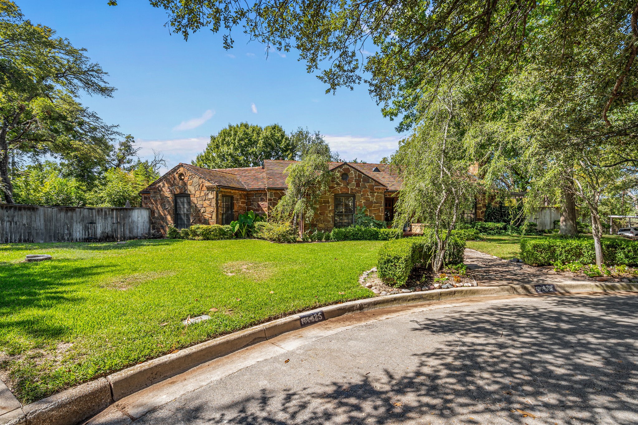 425 Crestwood Drive Fort Worth TX 76107