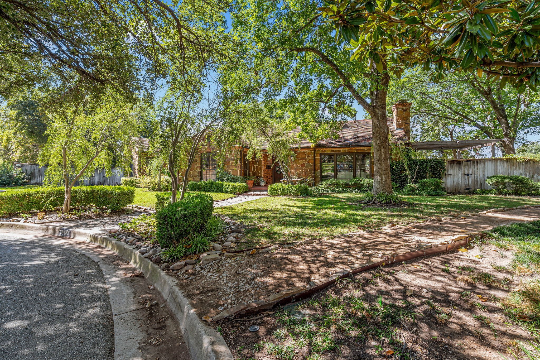 425 Crestwood Drive Fort Worth TX 76107