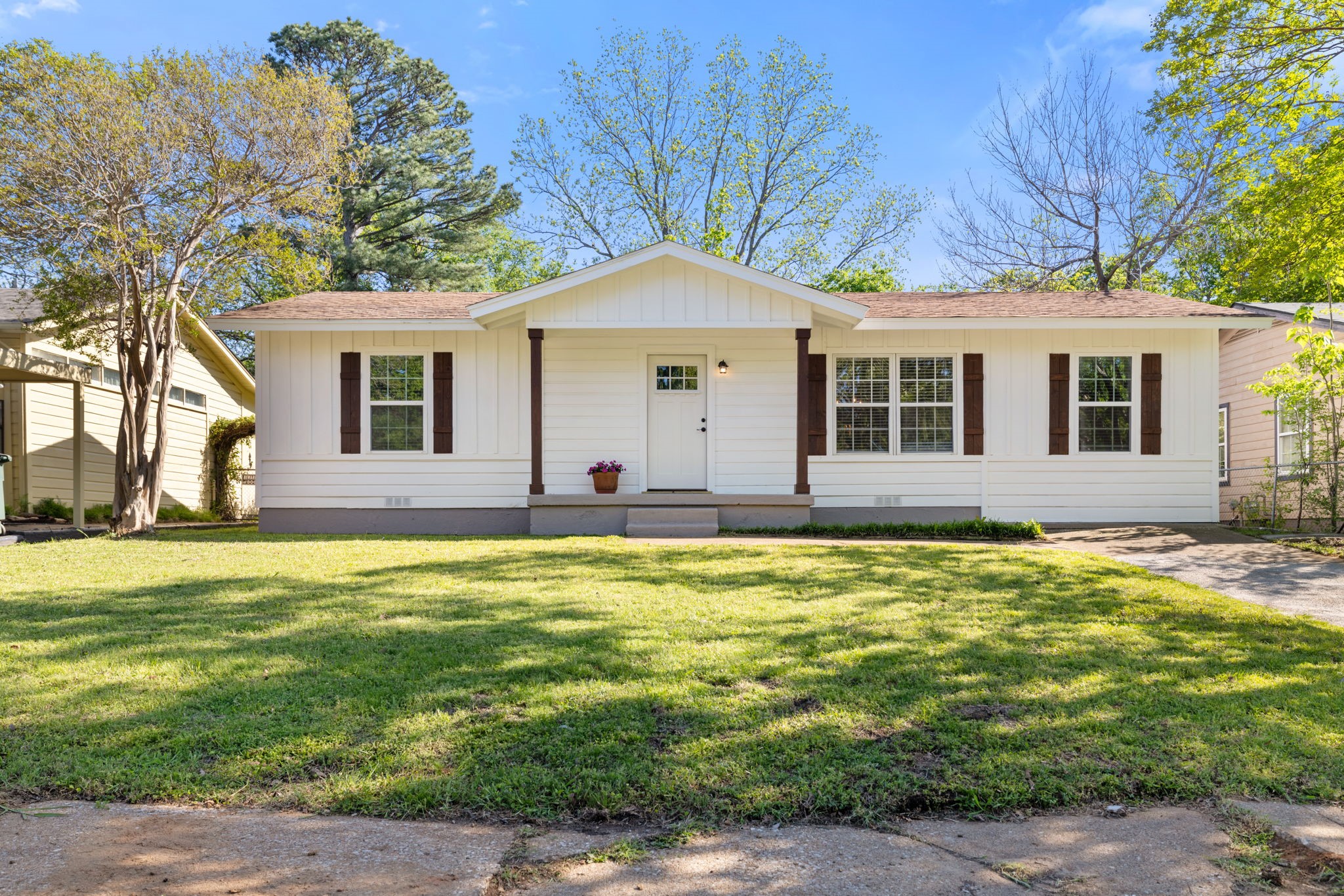 1104 Redbud Street Denison TX 75020