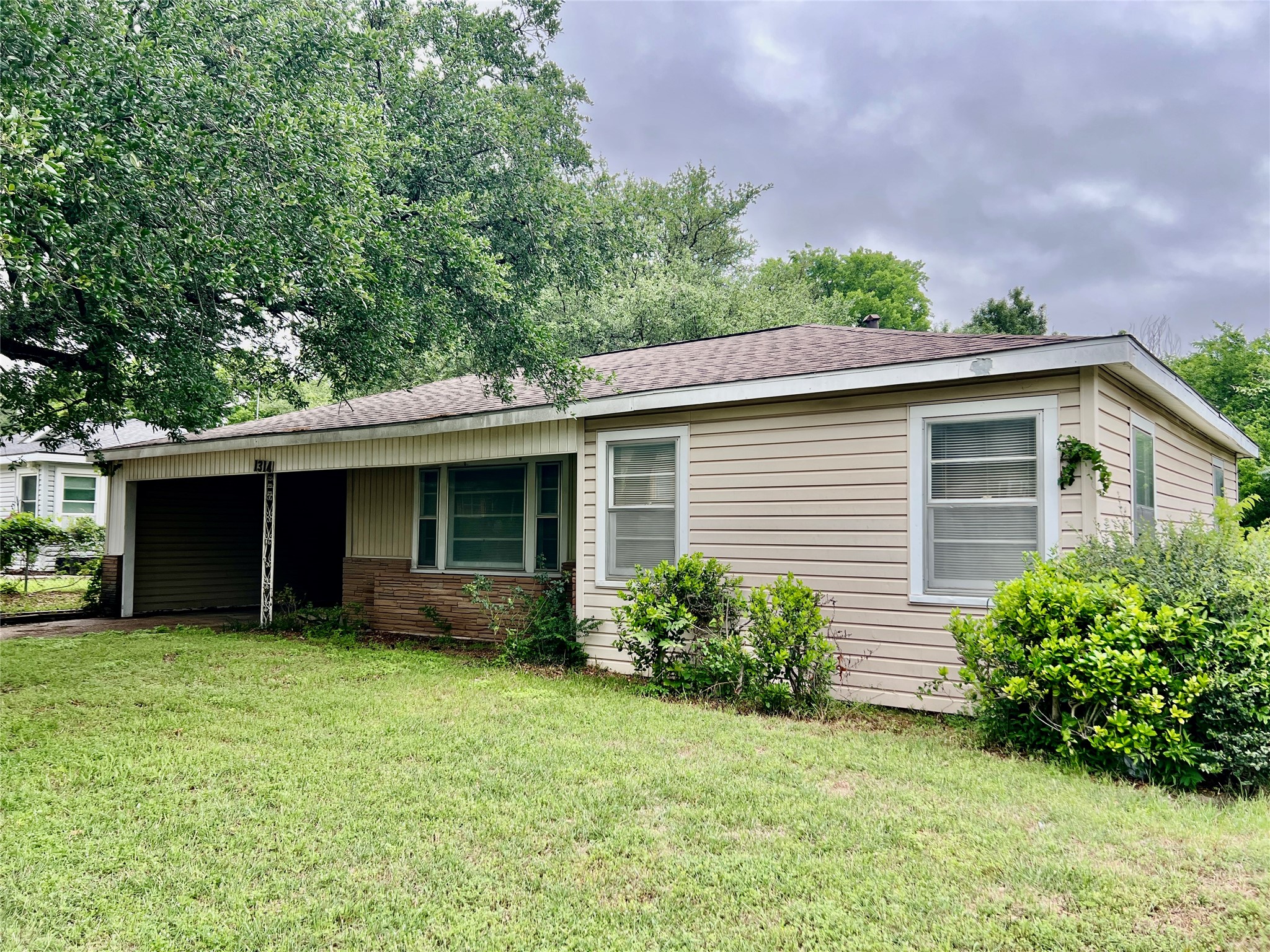 1314 W Water Street Weatherford TX 76086