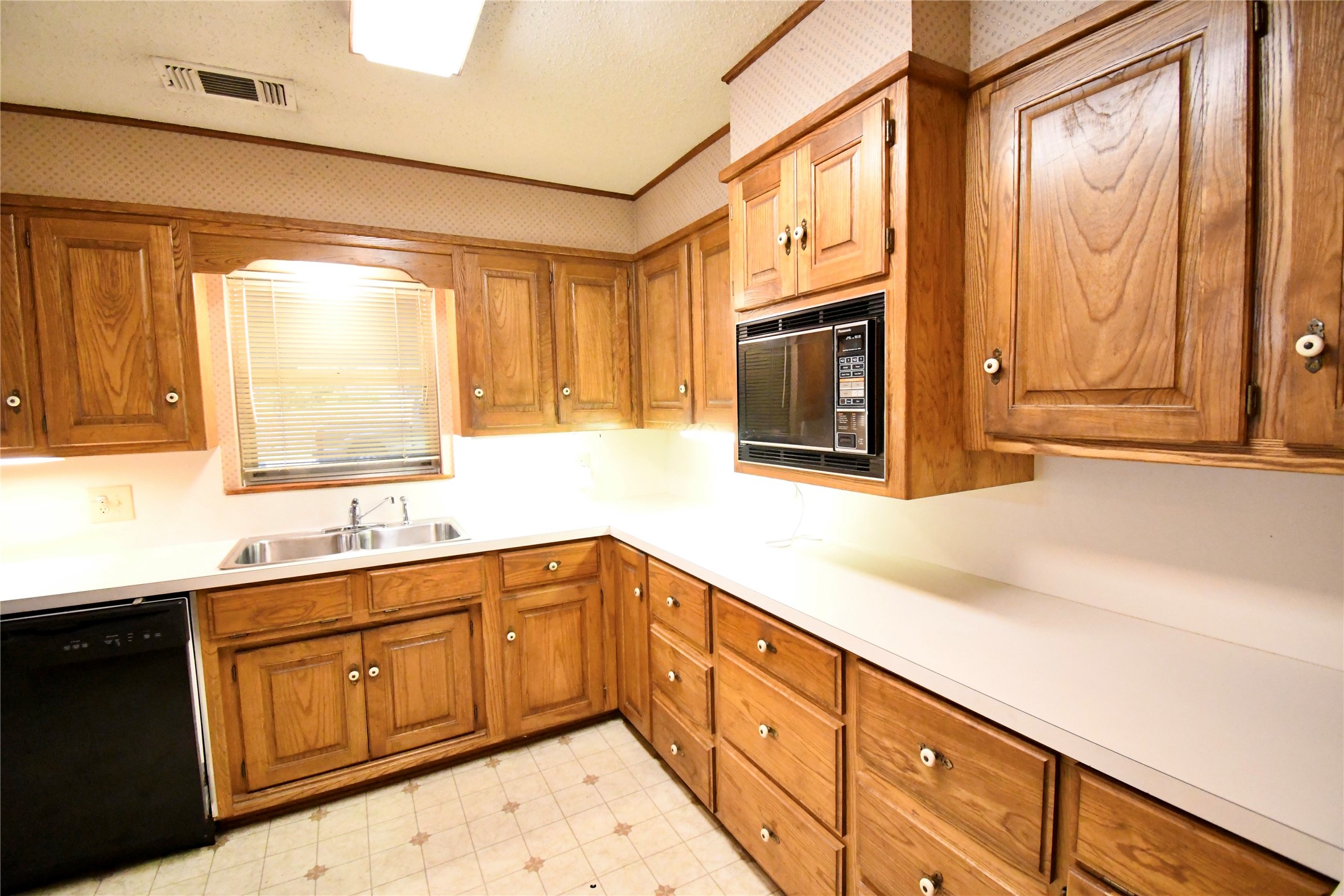 1314 W Water Street Weatherford TX 76086