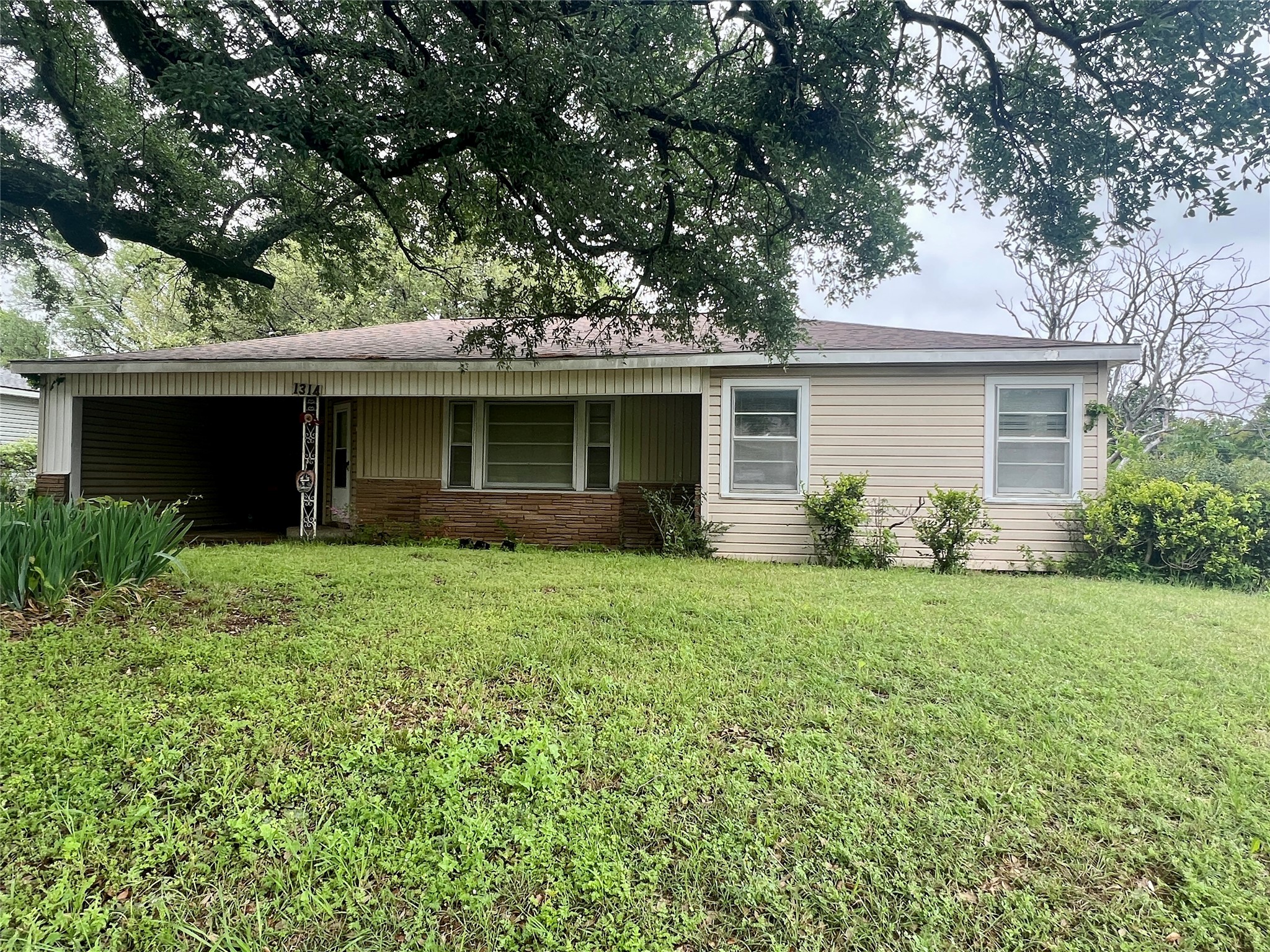 1314 W Water Street Weatherford TX 76086