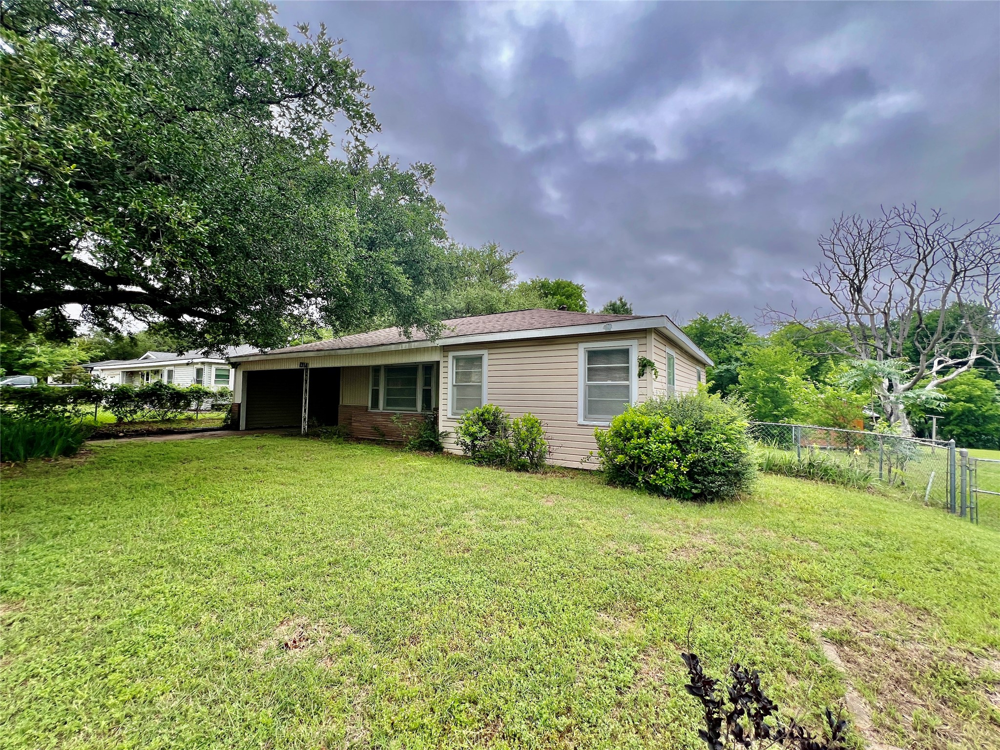 1314 W Water Street Weatherford TX 76086