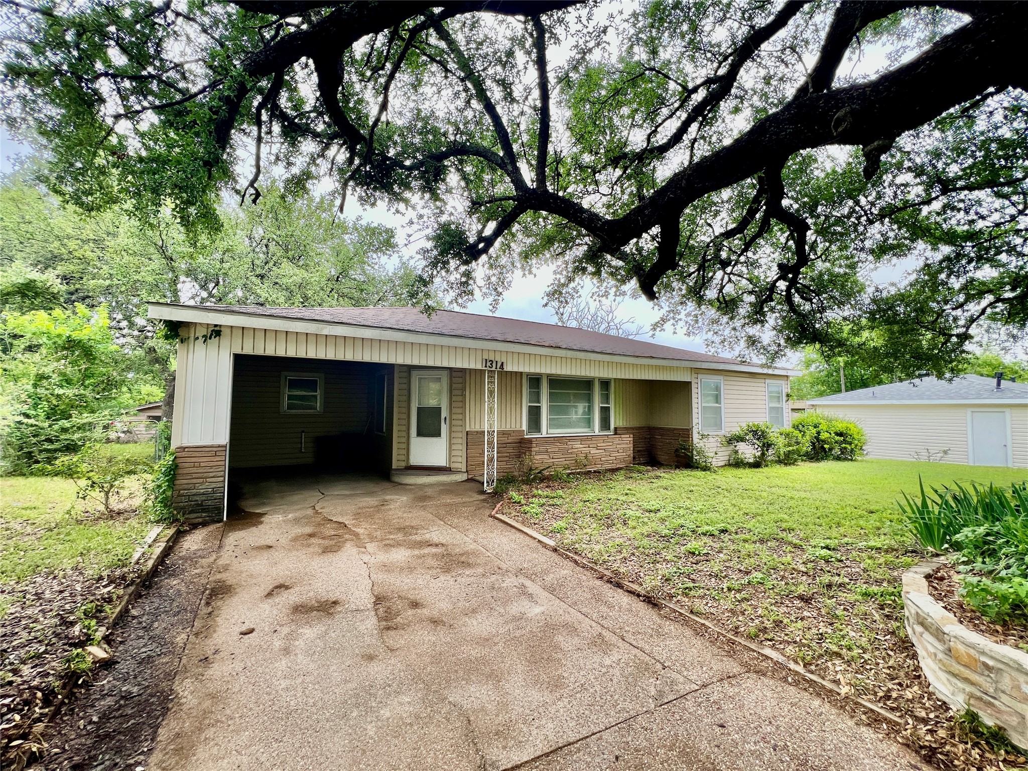 1314 W Water Street Weatherford TX 76086
