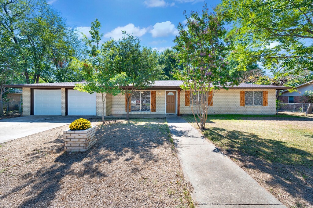 706 W Elizabeth Drive Robinson TX 76706