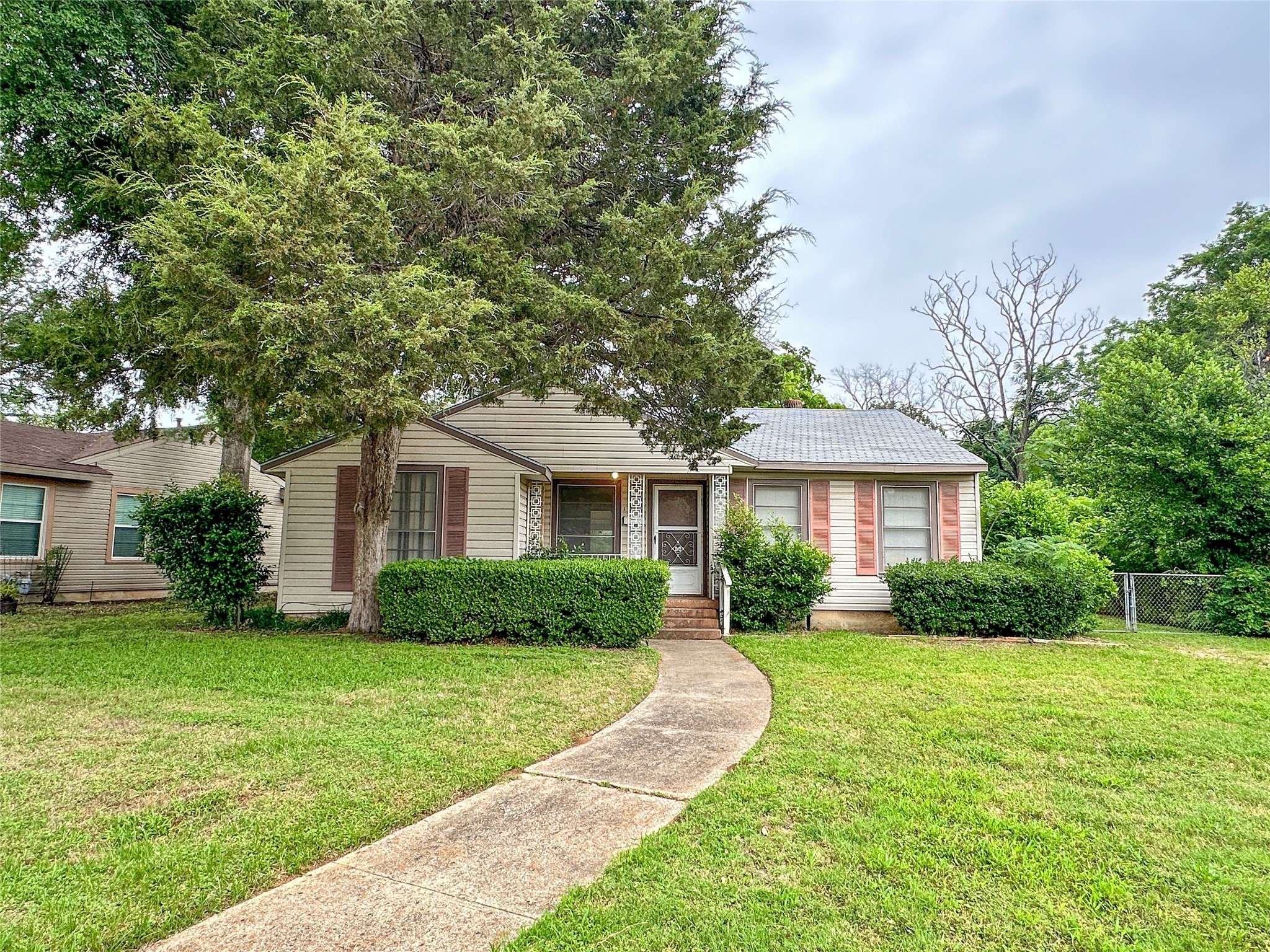 1307 Marydale Drive Arlington TX 76013