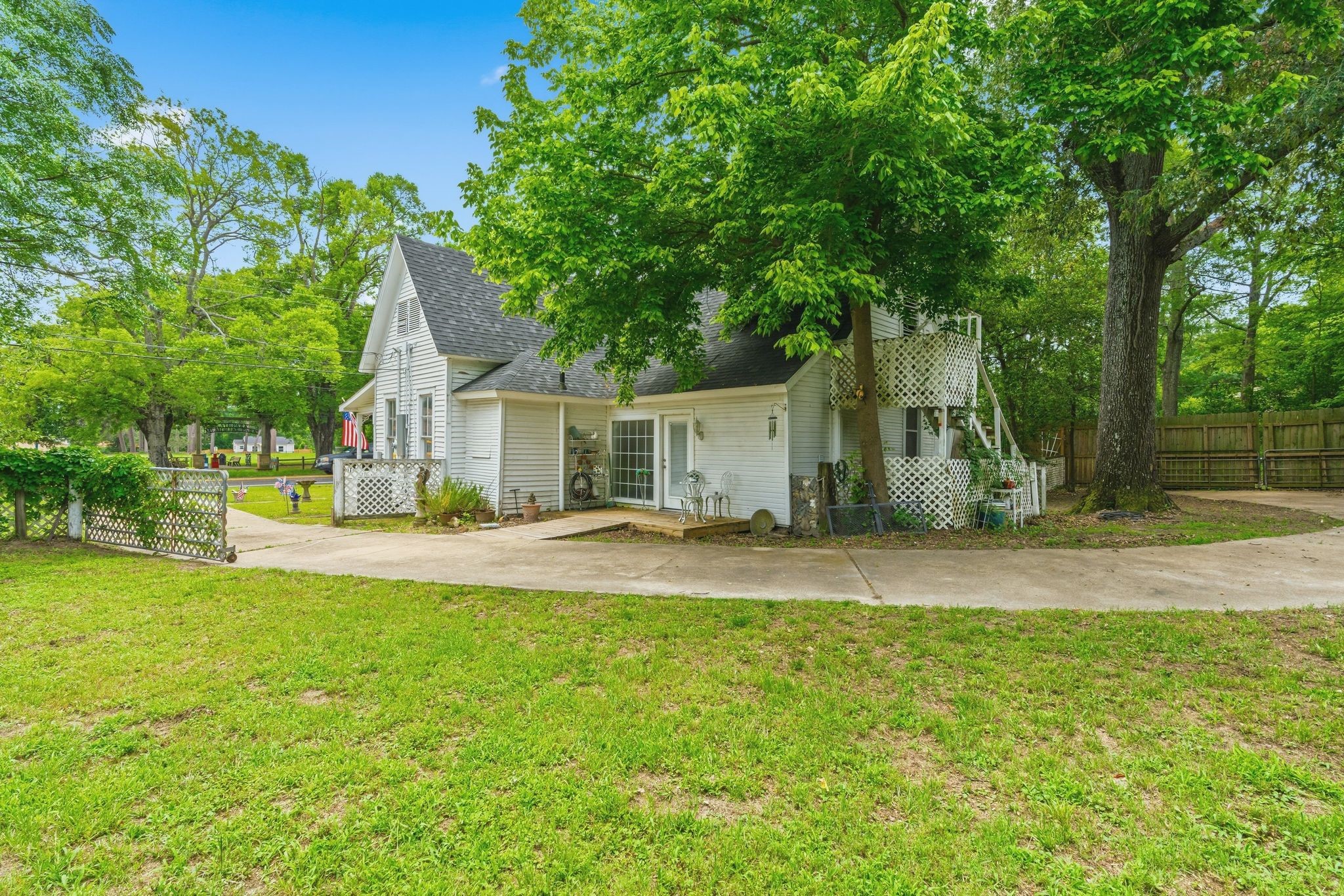 911 N Main Street Winnsboro TX 75494