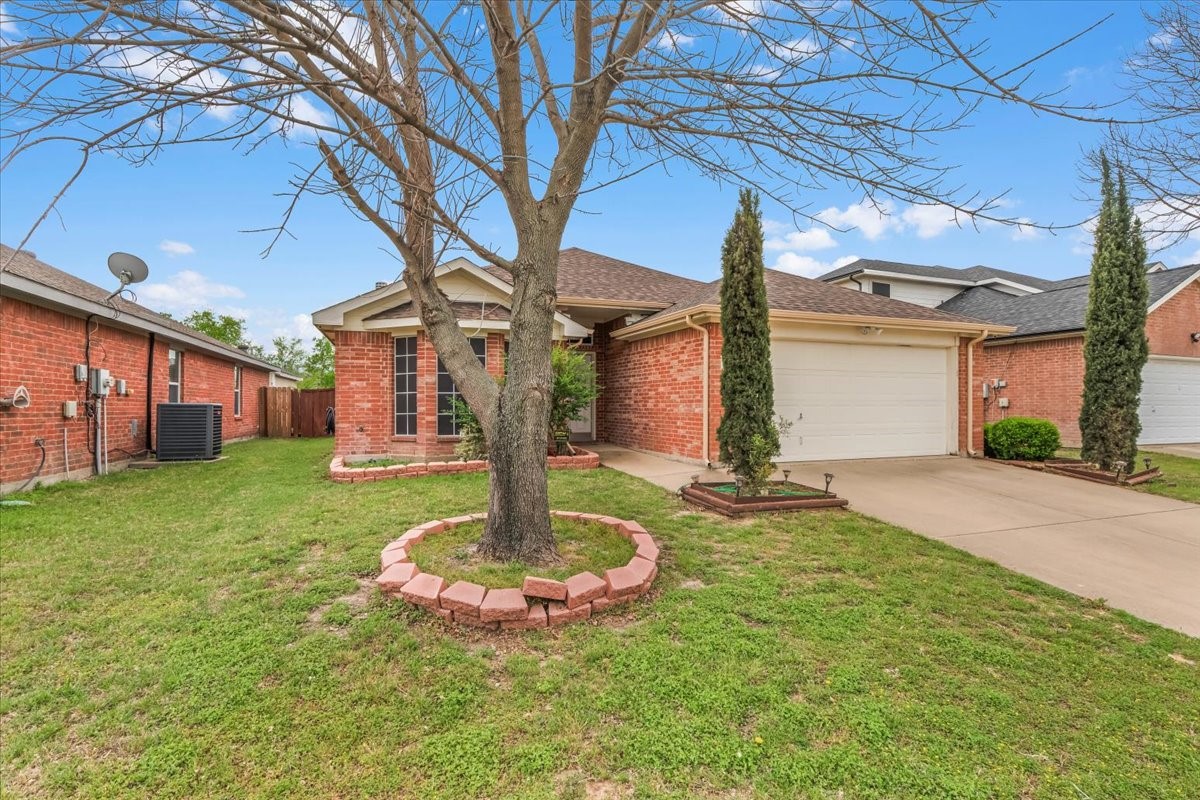 427 Cranbrook Lane Grand Prairie TX 75052