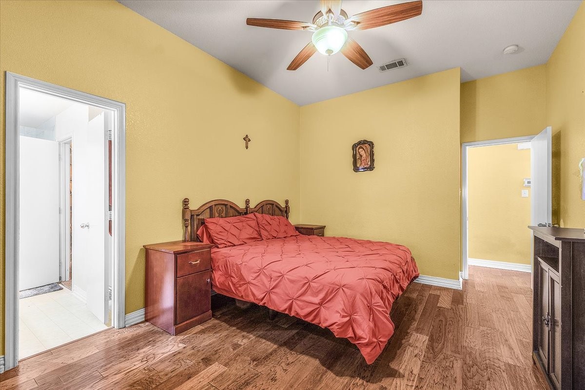 427 Cranbrook Lane Grand Prairie TX 75052