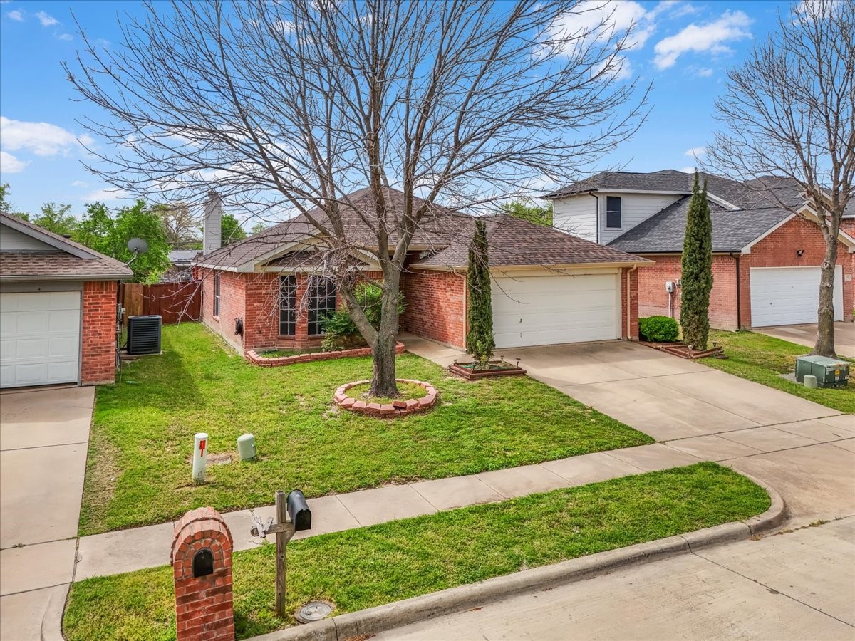 427 Cranbrook Lane Grand Prairie TX 75052