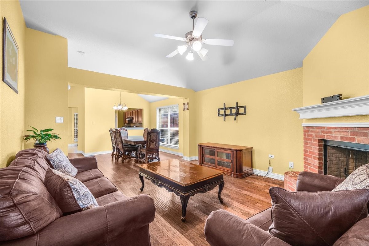 427 Cranbrook Lane Grand Prairie TX 75052
