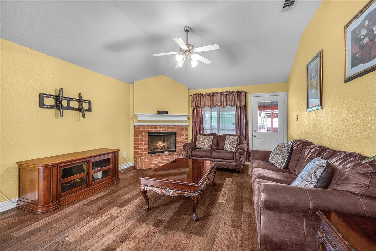 427 Cranbrook Lane Grand Prairie TX 75052