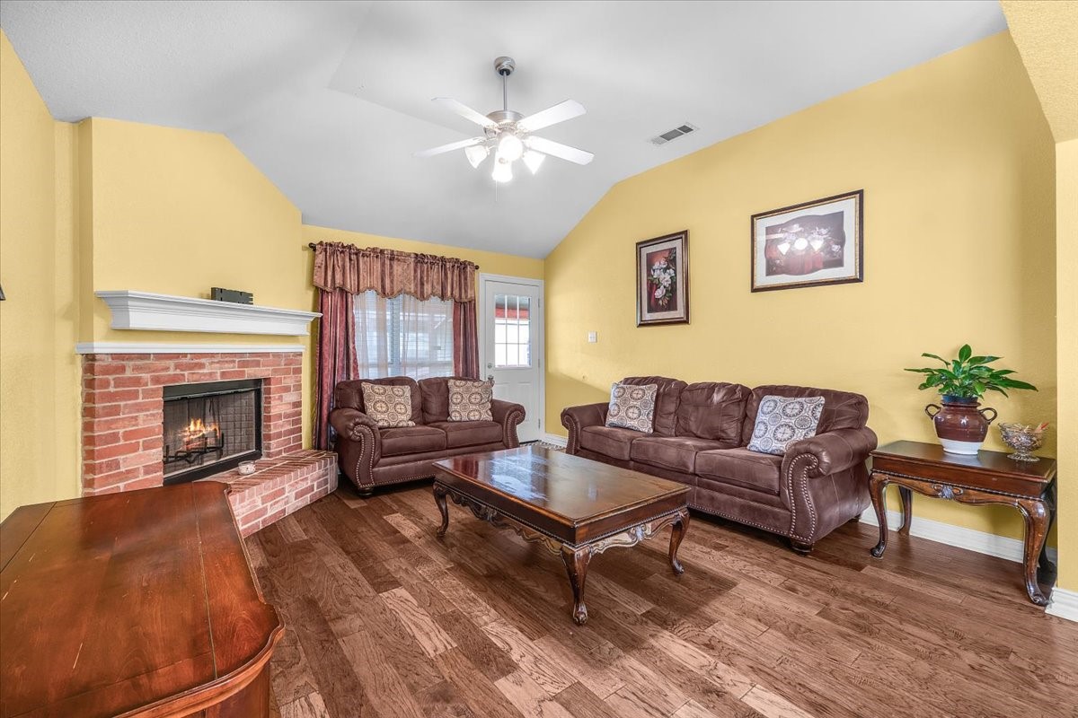 427 Cranbrook Lane Grand Prairie TX 75052