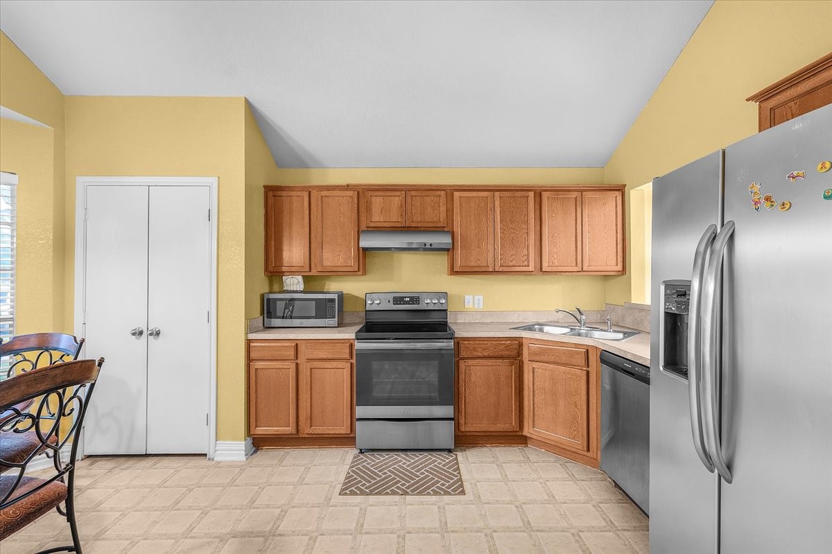 427 Cranbrook Lane Grand Prairie TX 75052