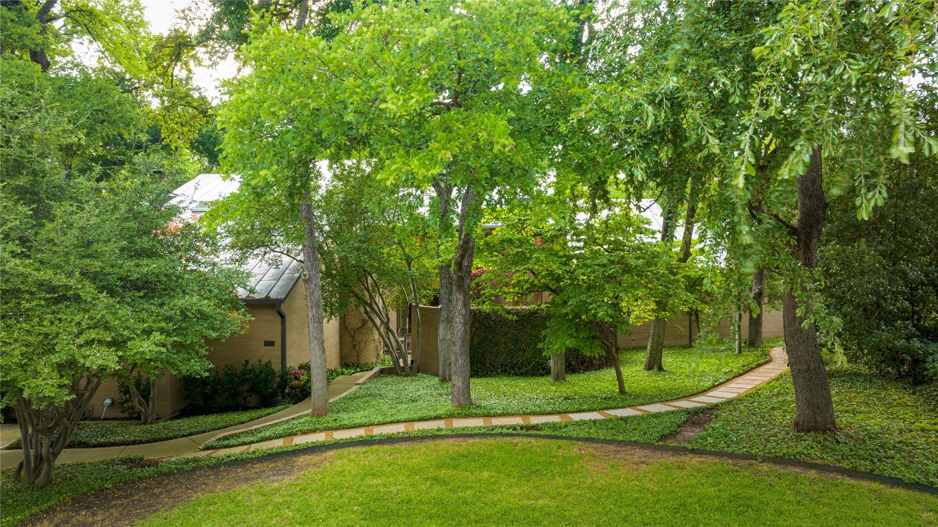 6004 Twin Coves Street Dallas TX 75248