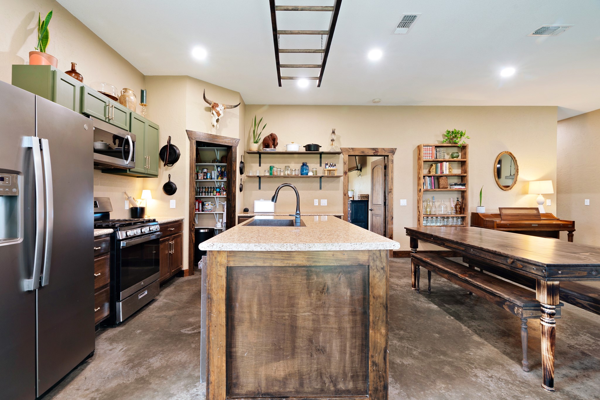 819 County Road 12550 Paris TX 75462