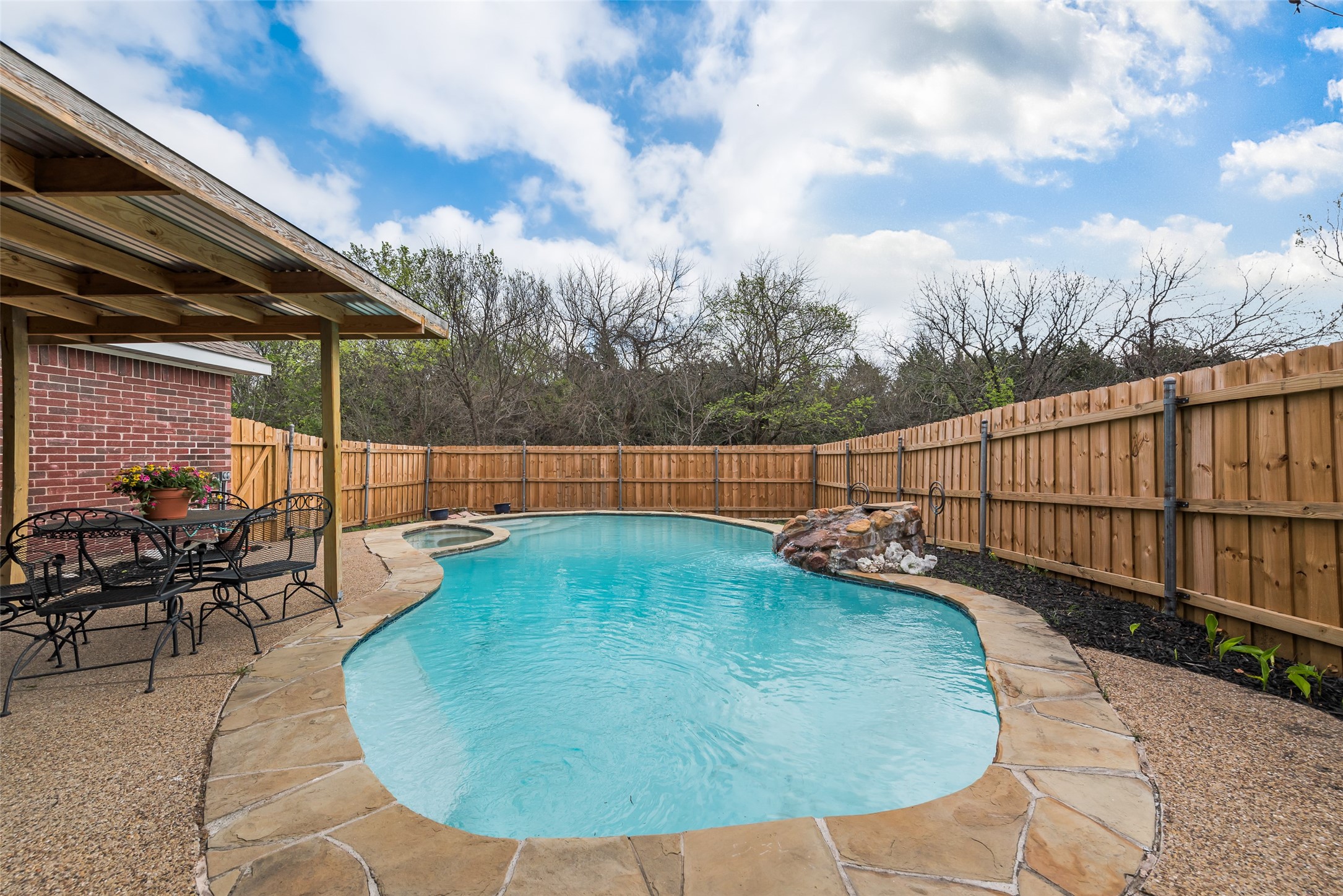 9122 Oak Hollow Drive Rowlett TX 75089