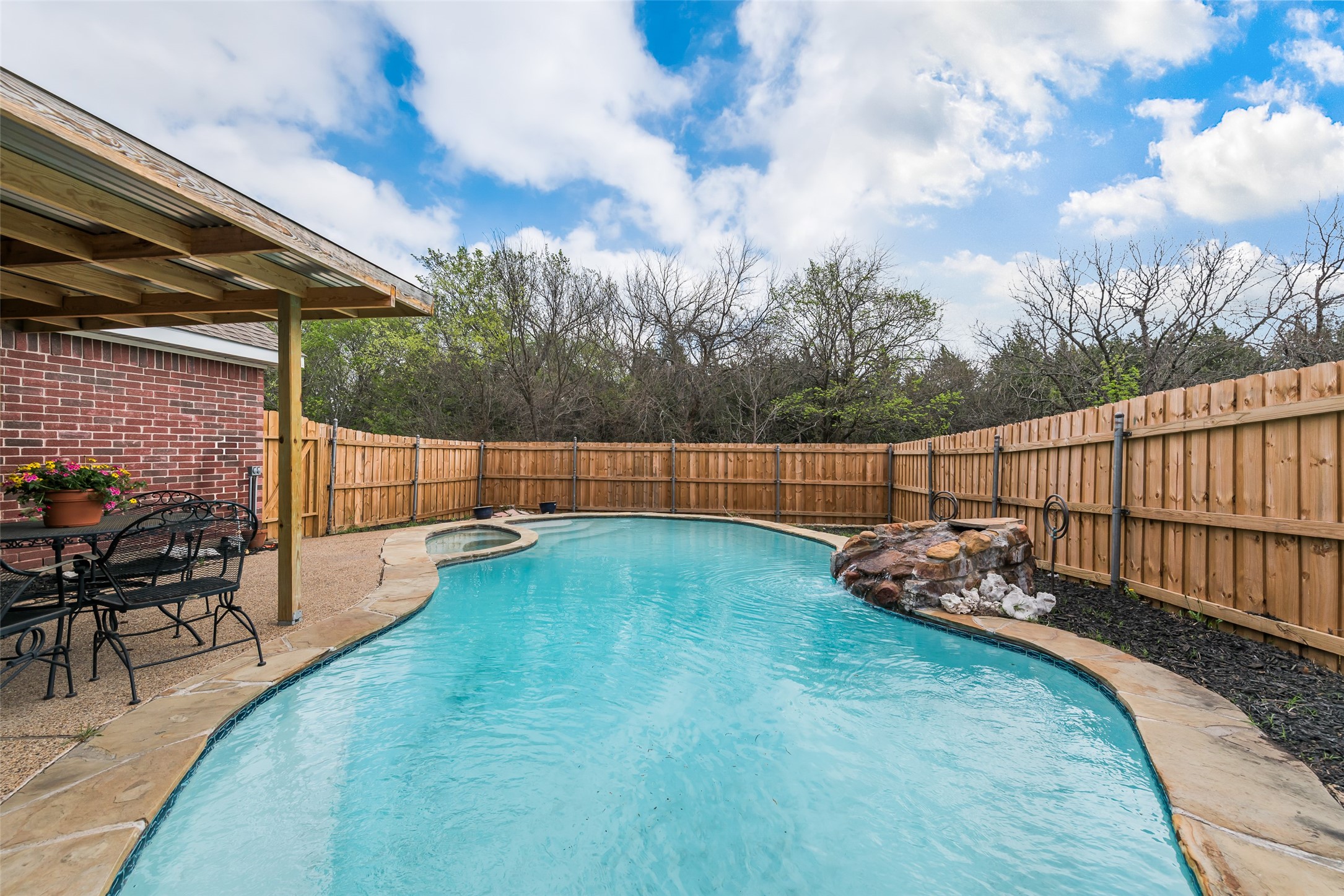9122 Oak Hollow Drive Rowlett TX 75089