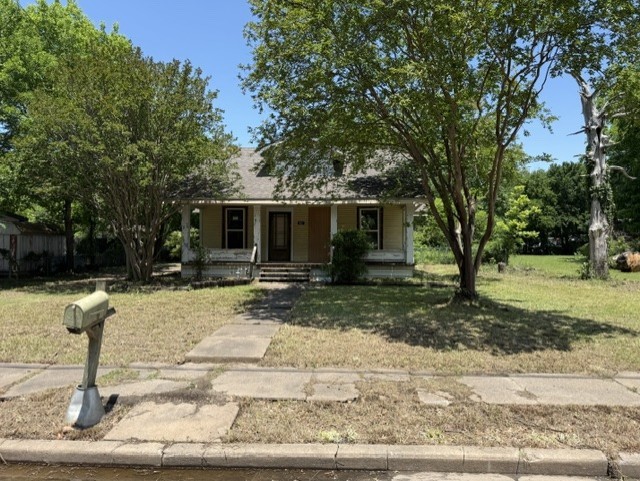 812 W 10th Street Bonham TX 75418