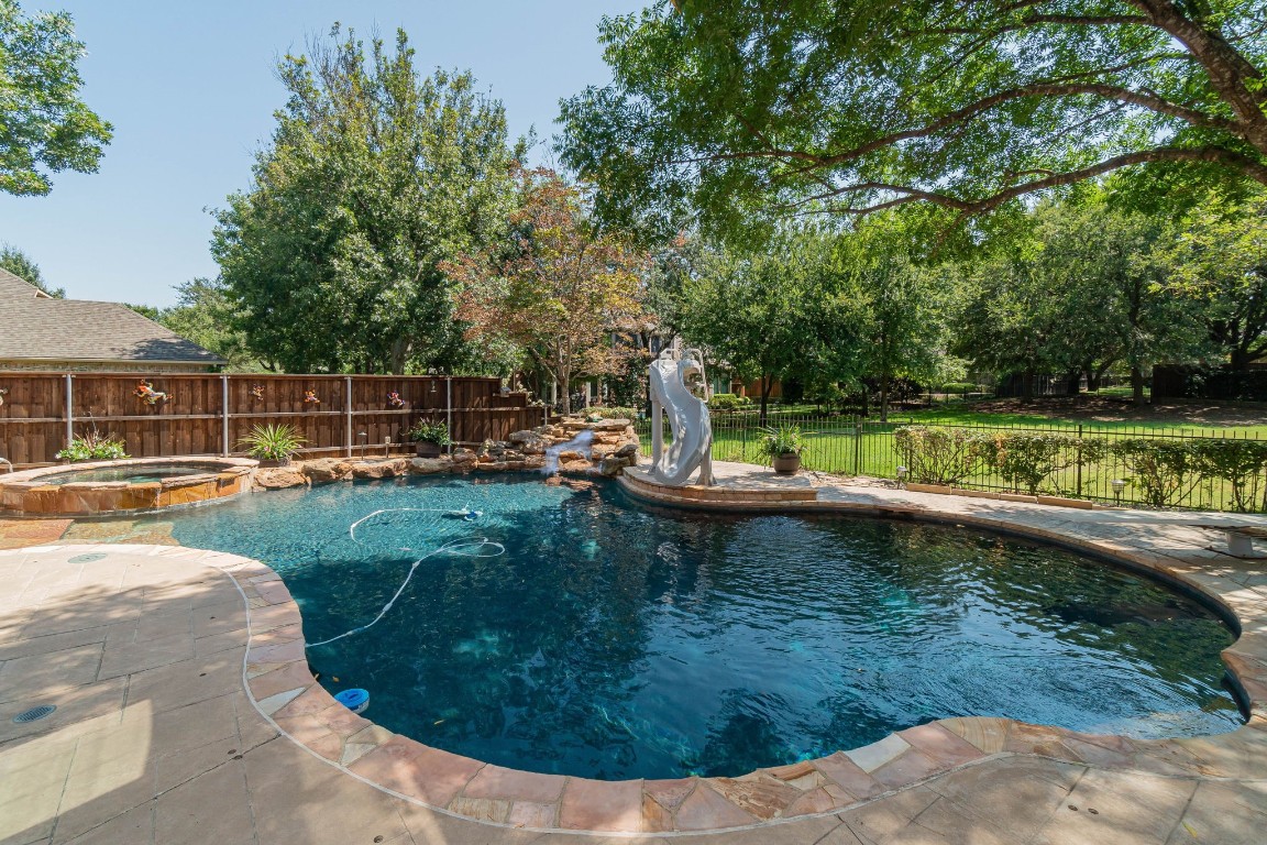817 Parkwood Court Mckinney TX 75072