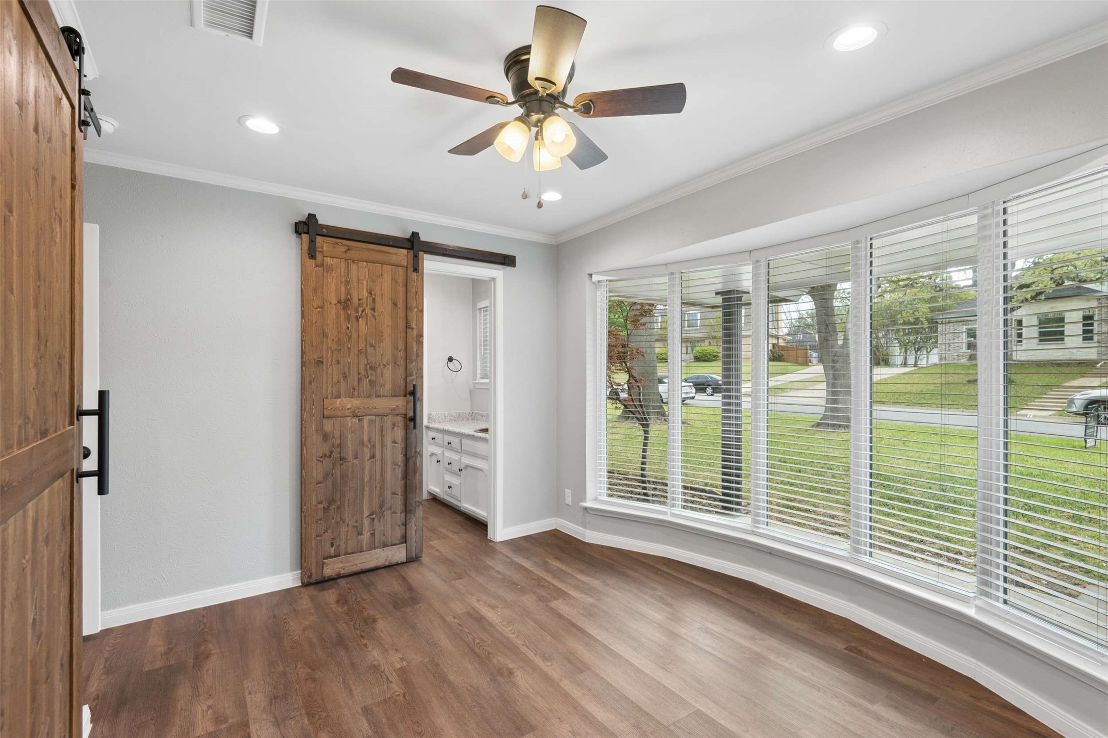 17 Lincolnshire Circle Bedford TX 76021