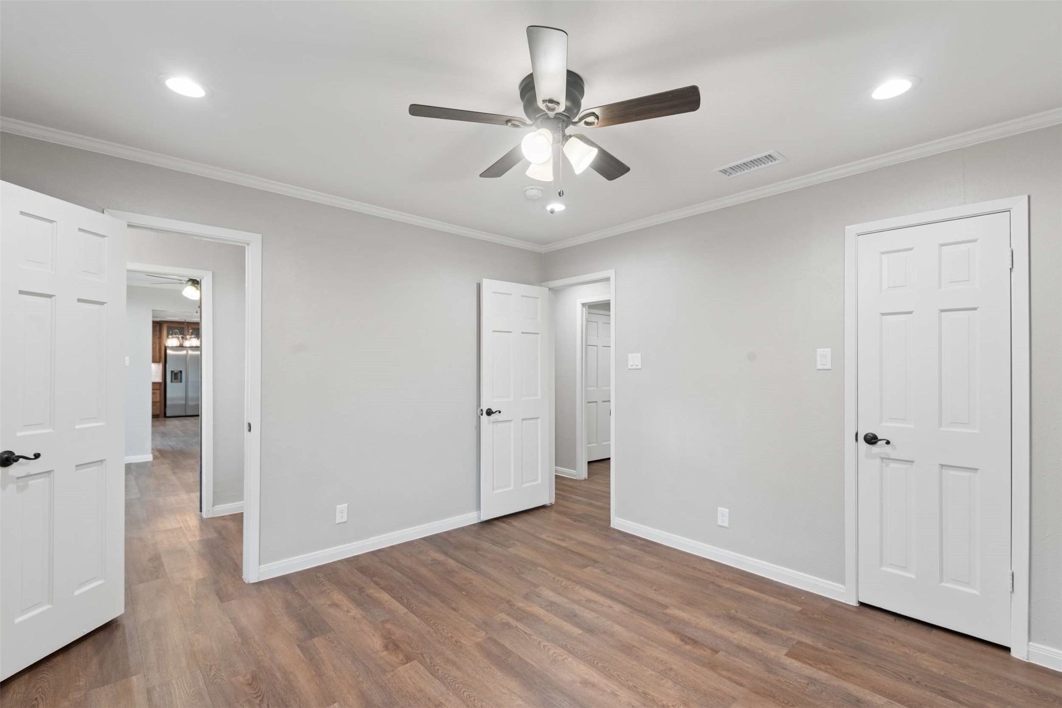 17 Lincolnshire Circle Bedford TX 76021