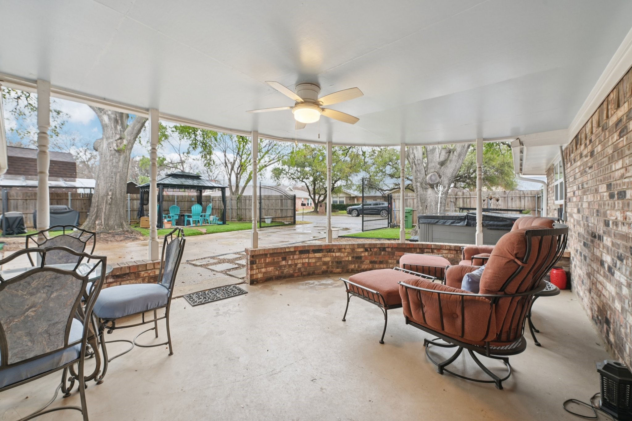 17 Lincolnshire Circle Bedford TX 76021