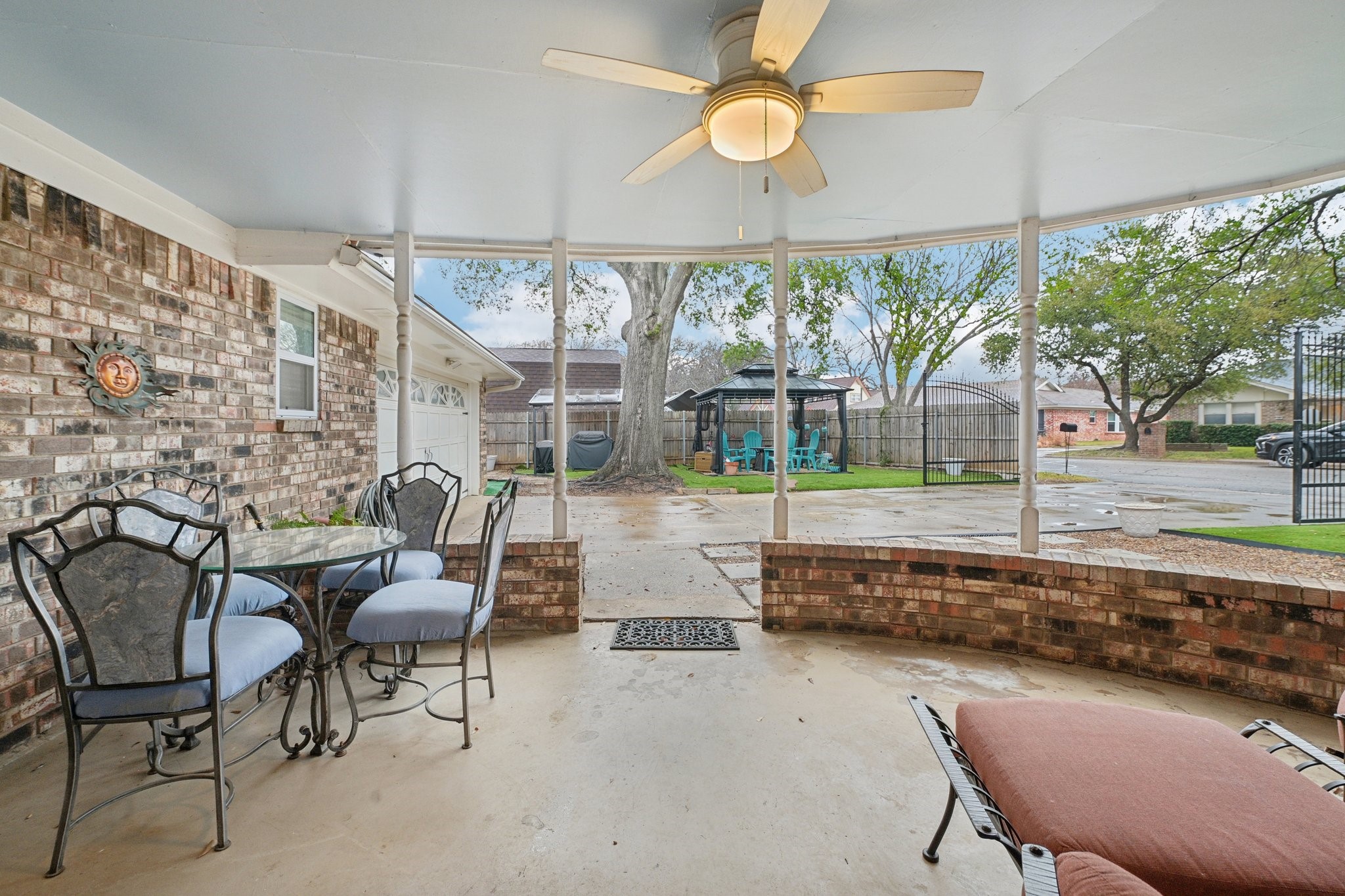 17 Lincolnshire Circle Bedford TX 76021