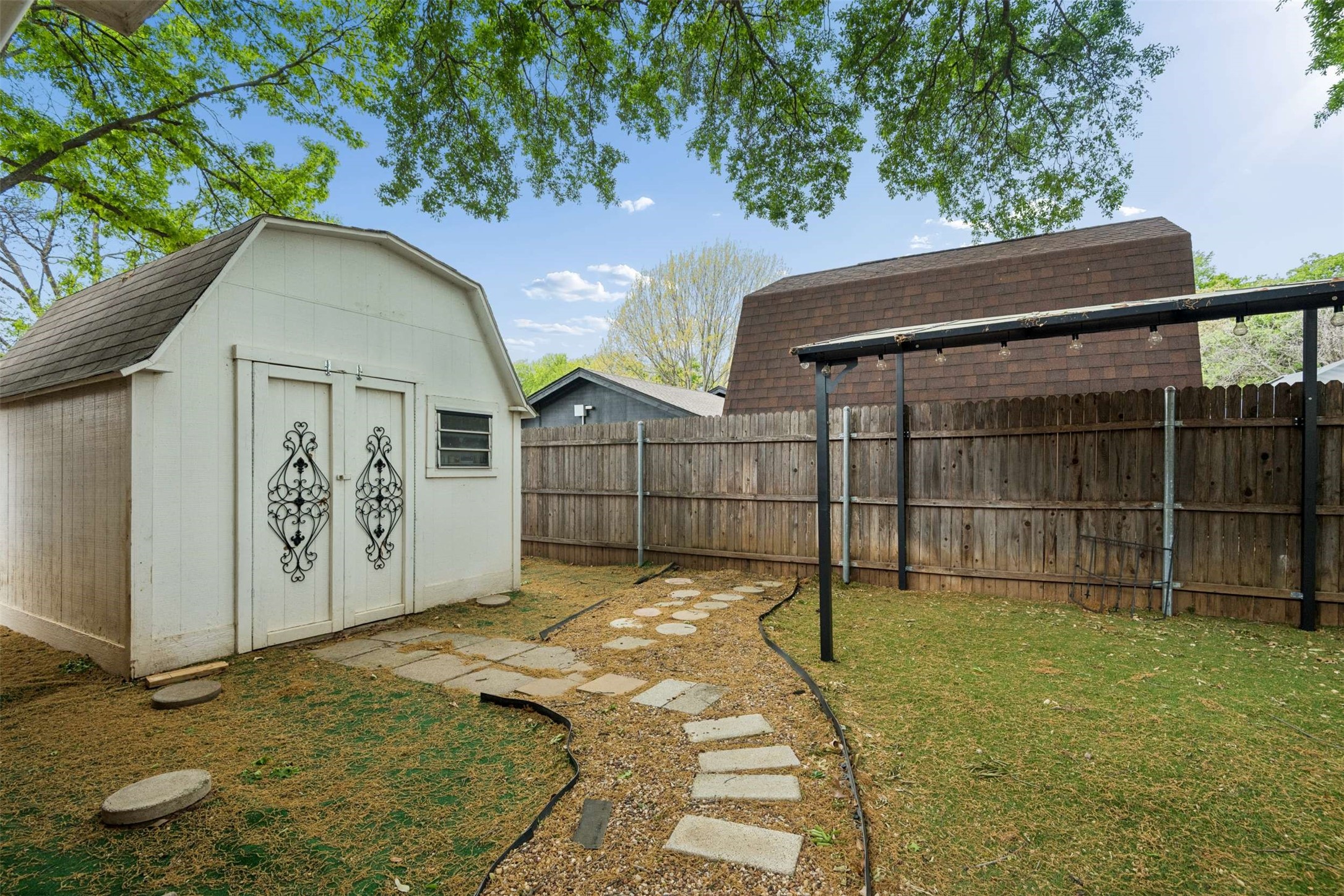 17 Lincolnshire Circle Bedford TX 76021