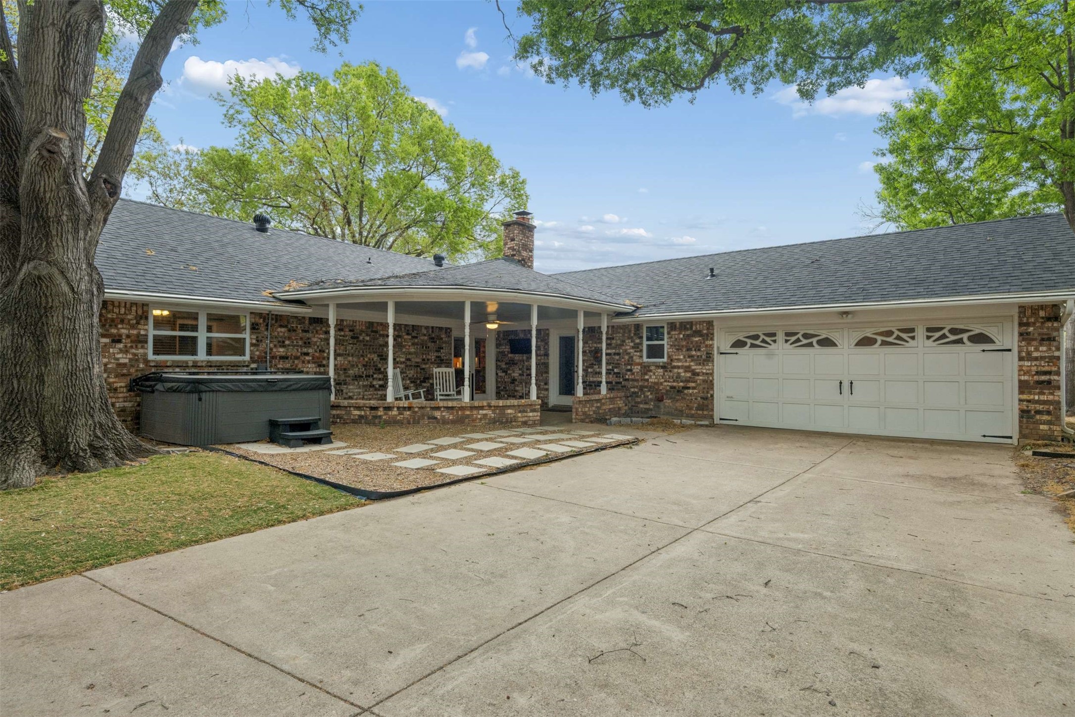 17 Lincolnshire Circle Bedford TX 76021